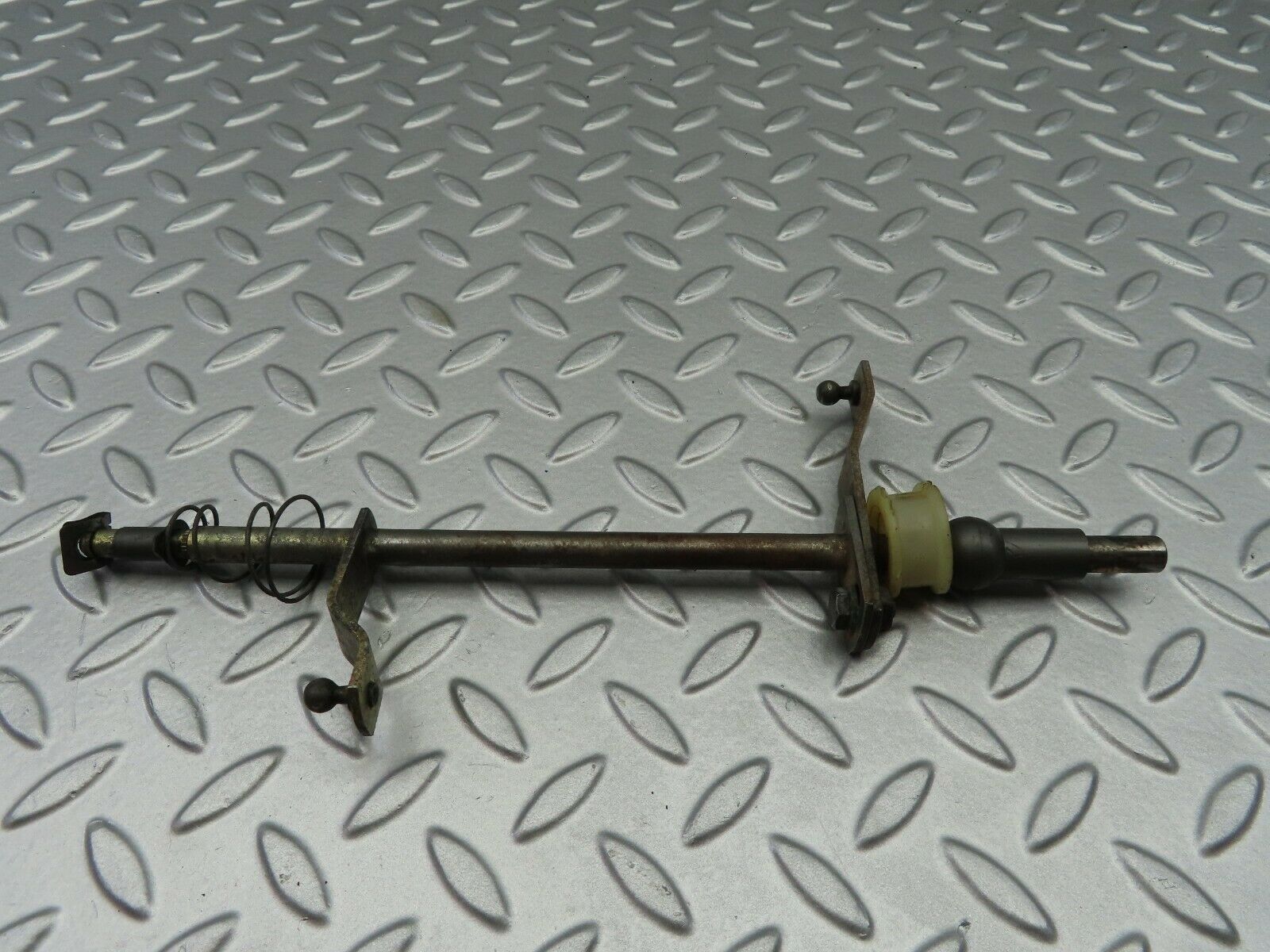 6402 Mercedes-Benz W126 380SE Throttle Linkage