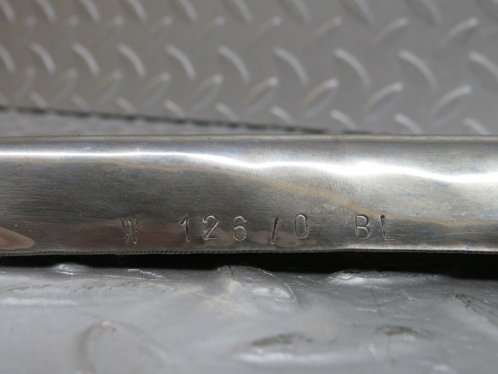 36291 Mercedes-Benz W126 420SE Rear Left Chrome Wheel Arch Trim