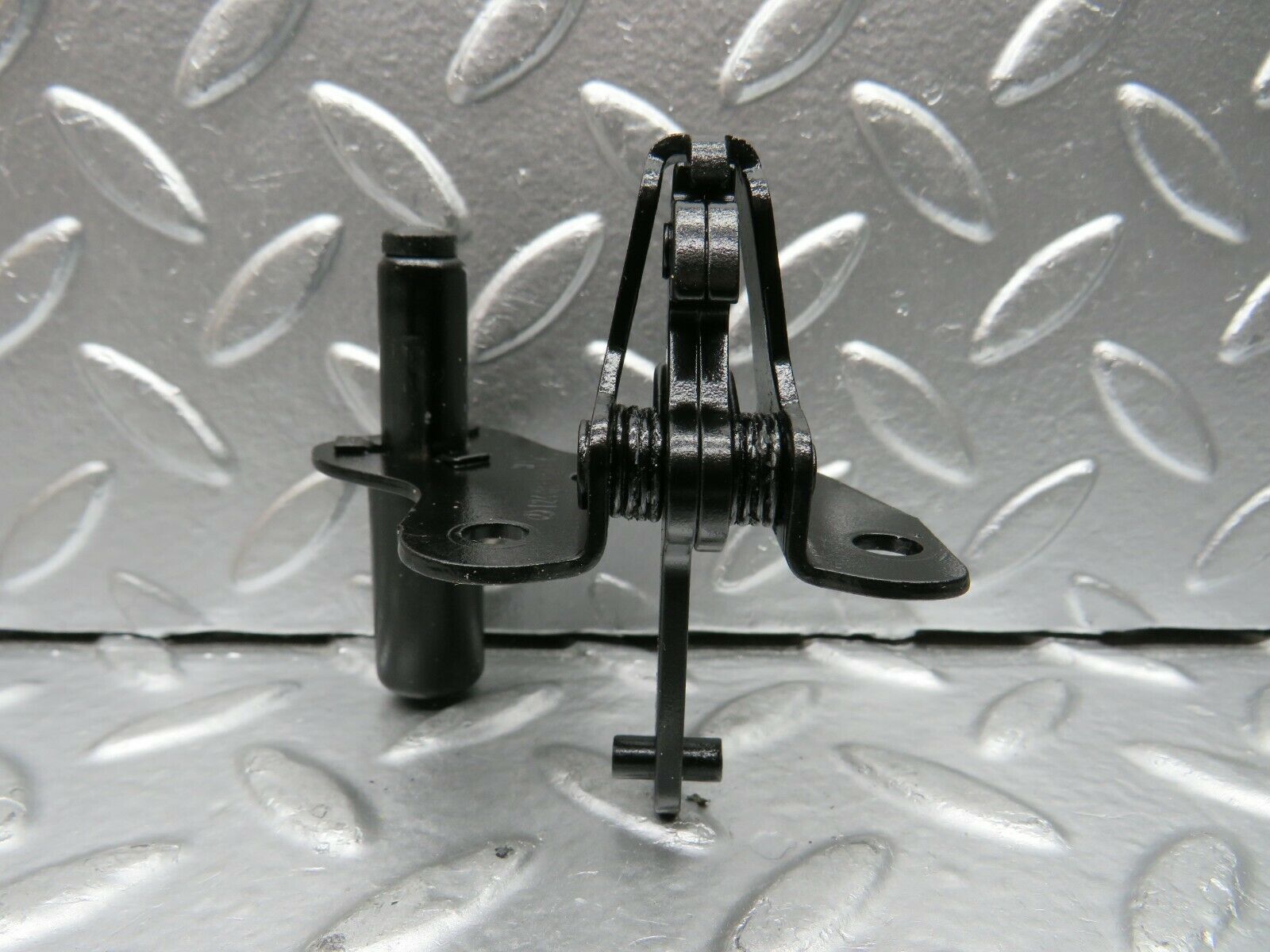 22569 Mercedes-Benz C124 E220 Coupe Bonnet Lock Catch 1248800260