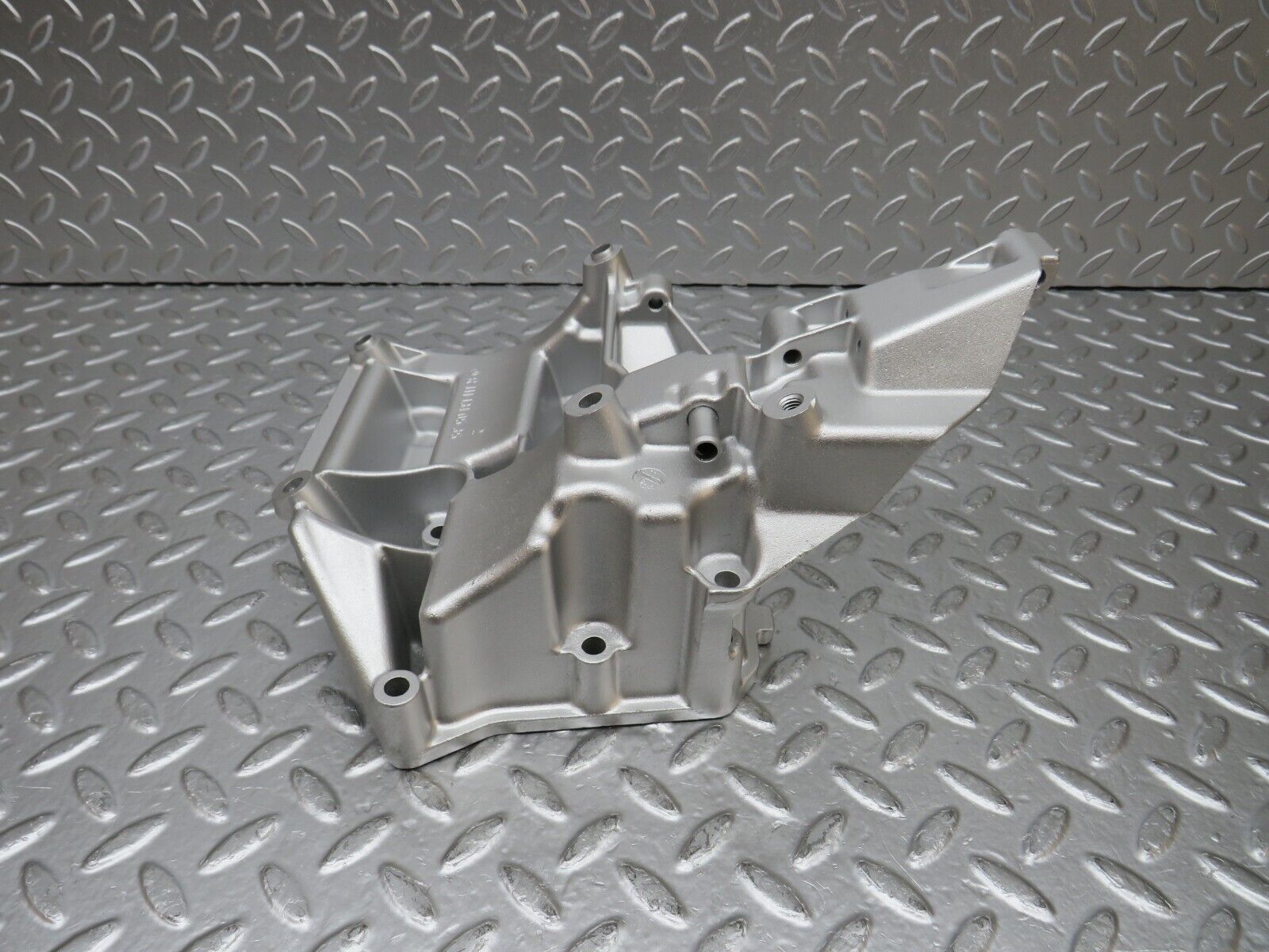 31428 Mercedes-Benz S124 220TE Wagon Power Steering Pump Bracket 1111310535