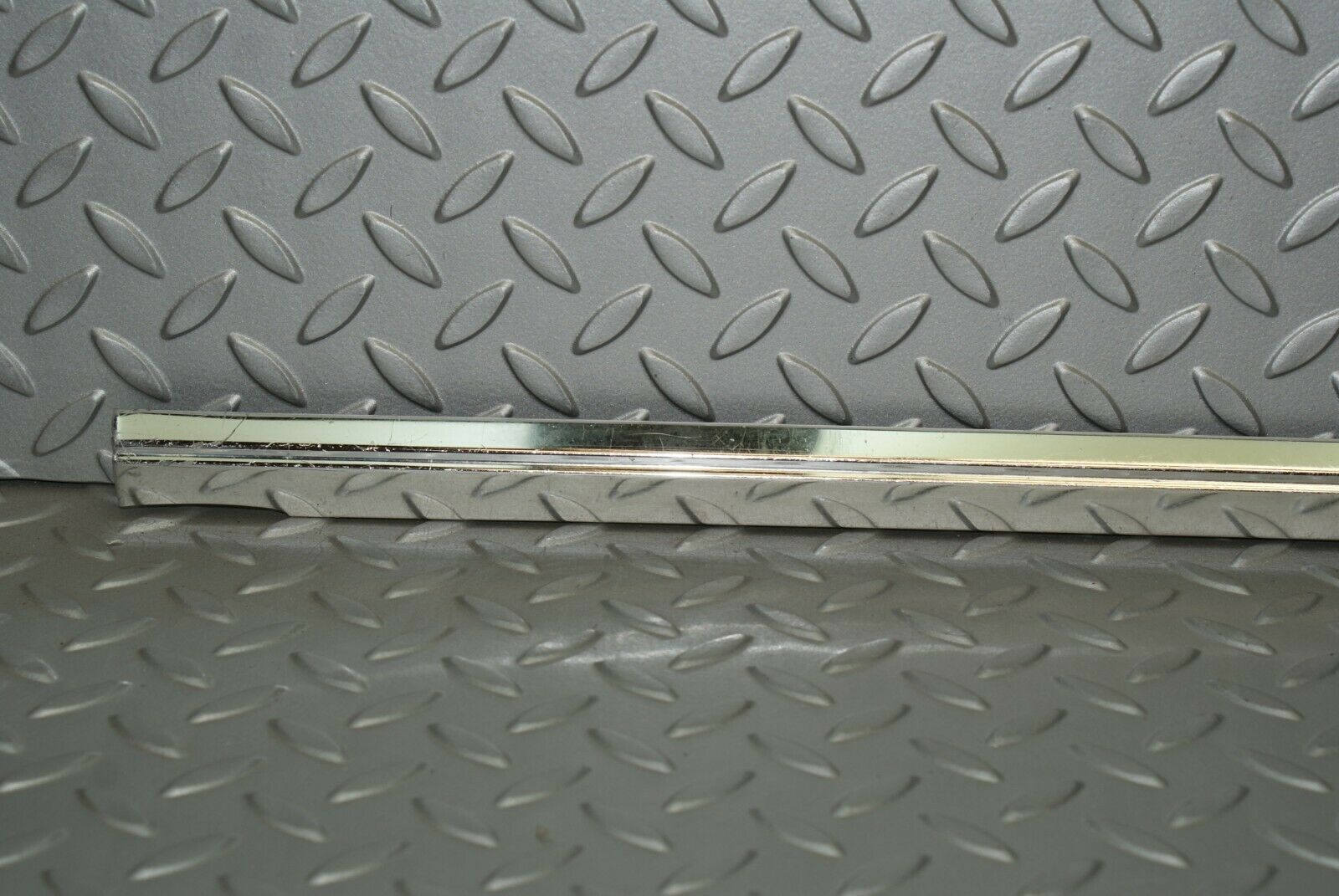 3126 Mercedes-Benz W115 220D Front Left Door Chrome Moulding Trim