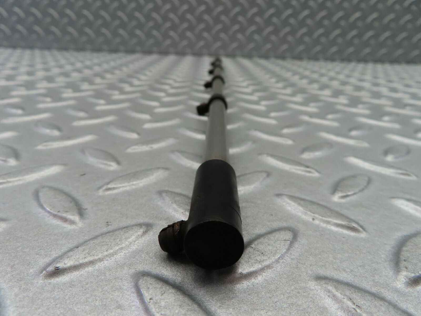 6300 Mercedes-Benz W126 380SE Camshaft Oiler Pipe