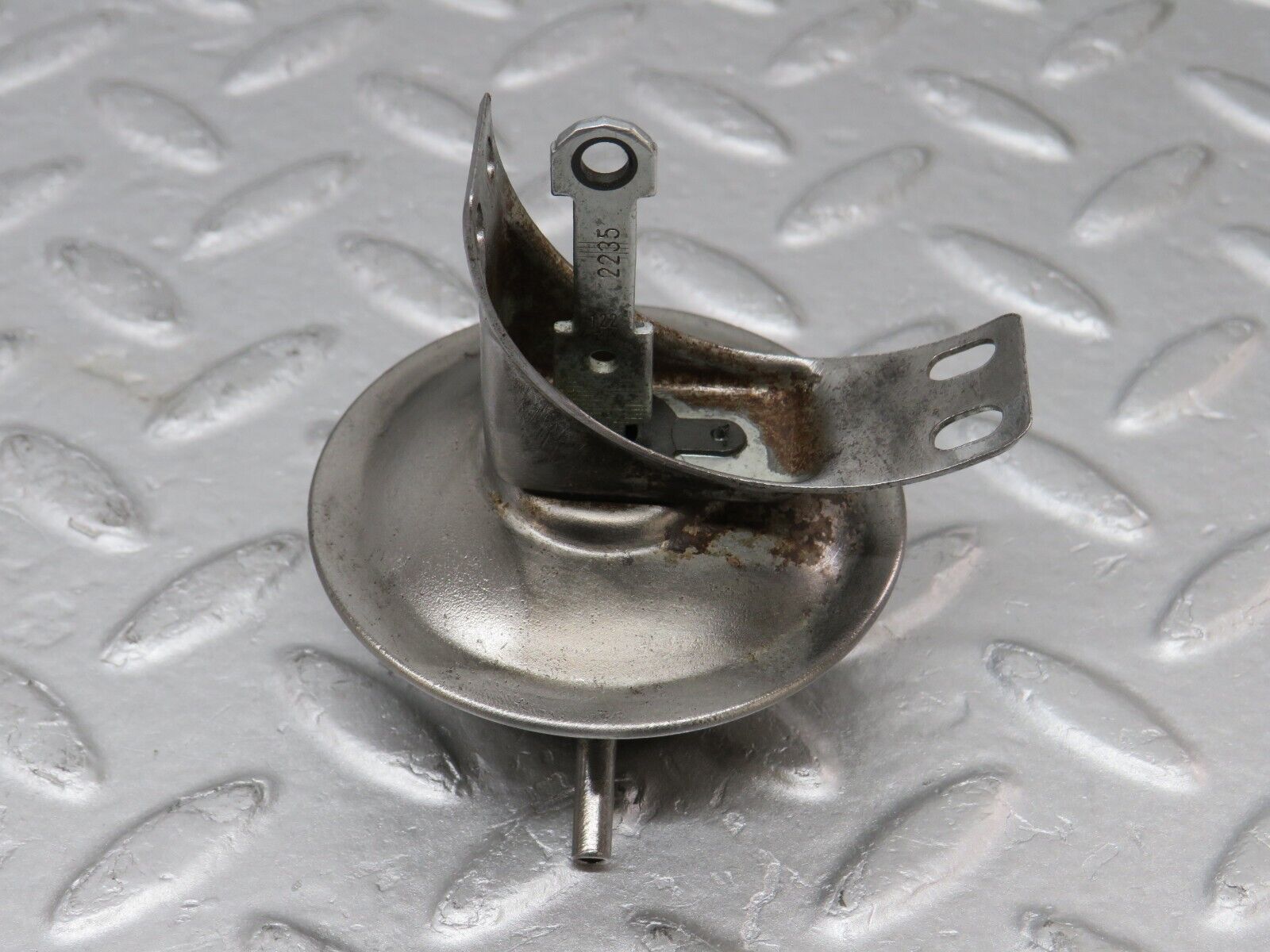 36582 Mercedes-Benz W201 190E 2.0L Ignition Distributor Vacuum Control Valve