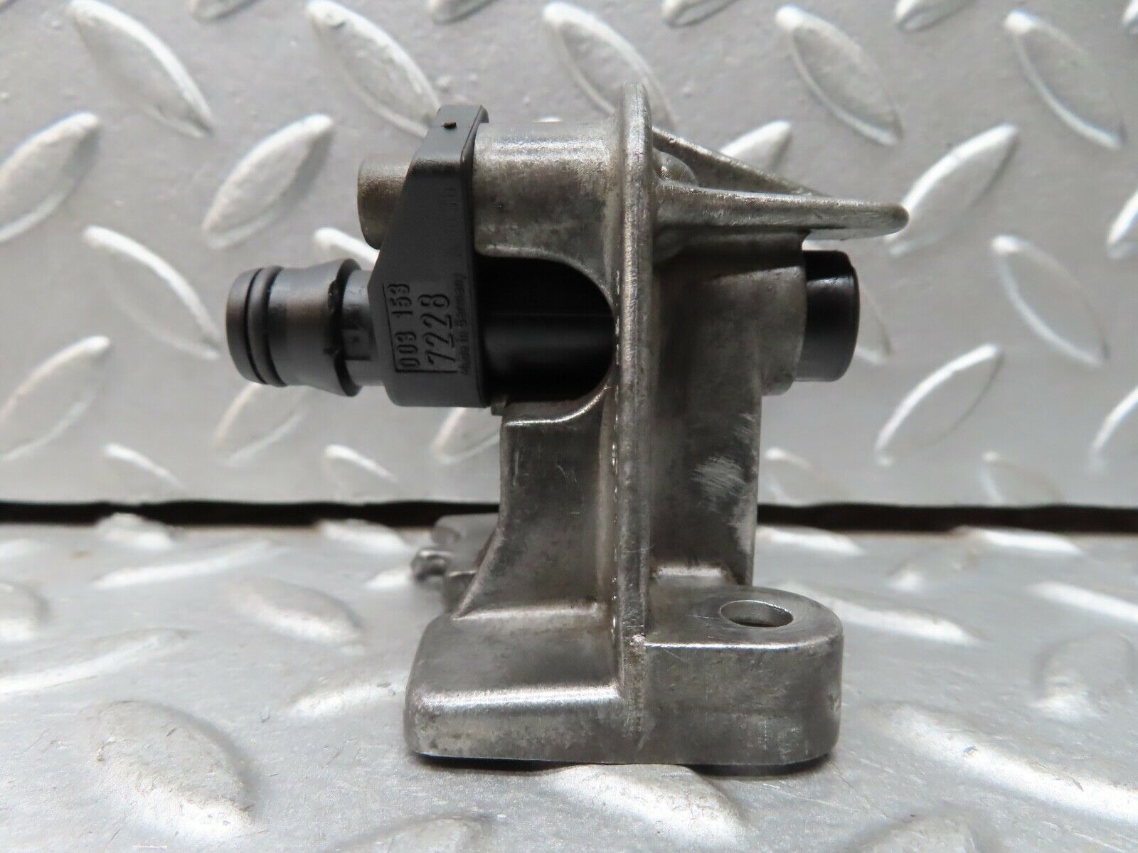 19553 Mercedes-Benz C140 CL420 Coupe Crankshaft Sensor With Holder 1161580640