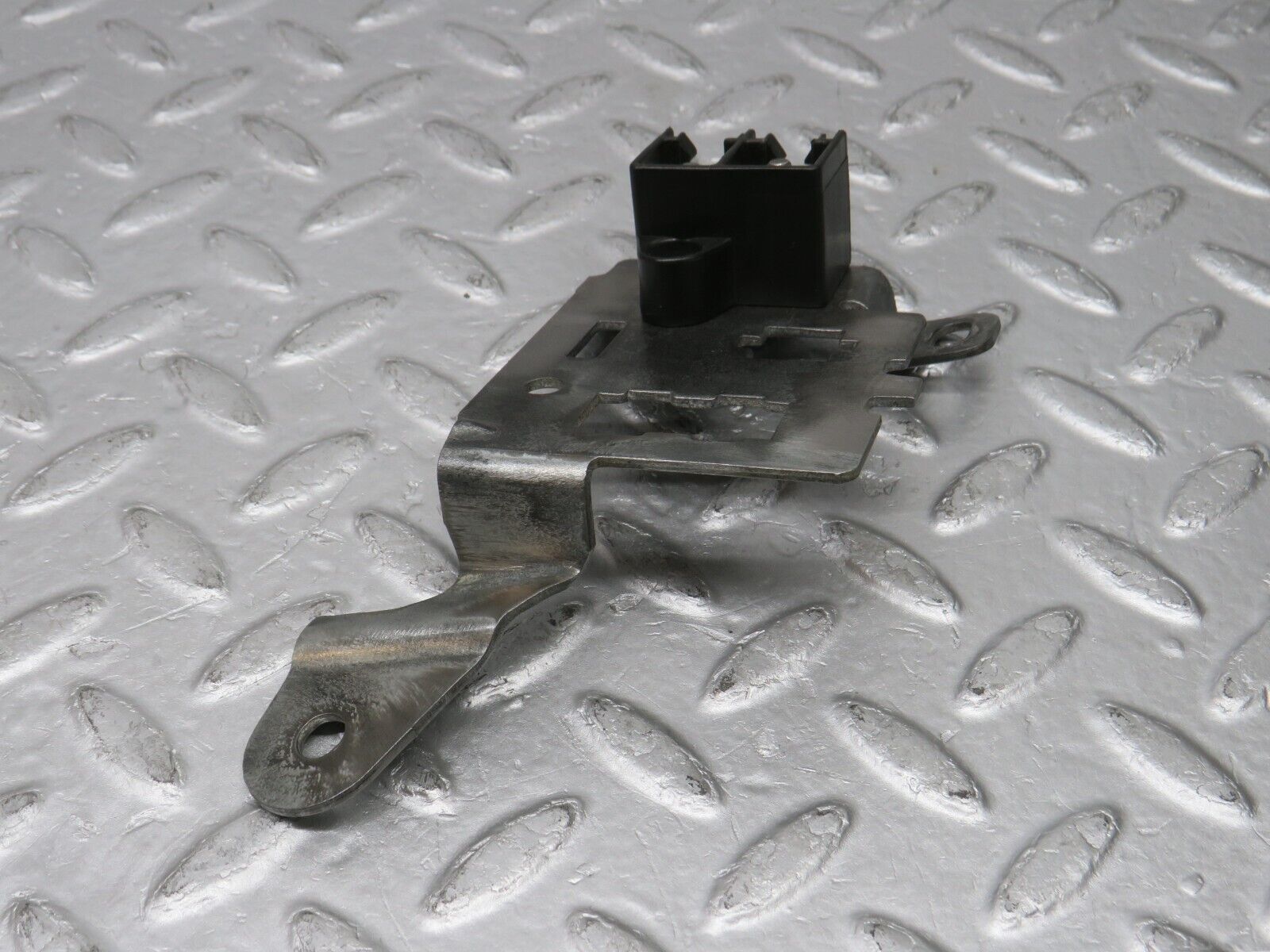 38137 Mercedes-Benz A124 320E Cabriolet Relay Holder Bracket