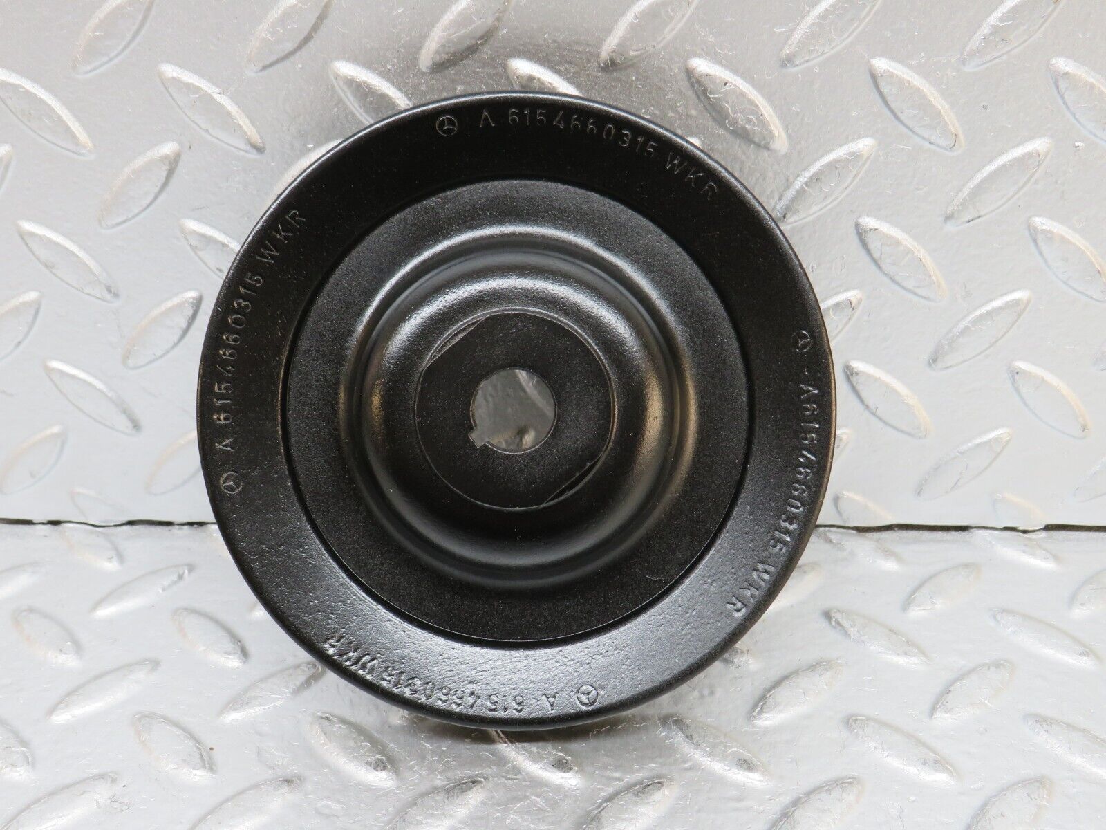 32251 Mercedes-Benz W116 350SE Power Steering Pump Pulley 6154660315