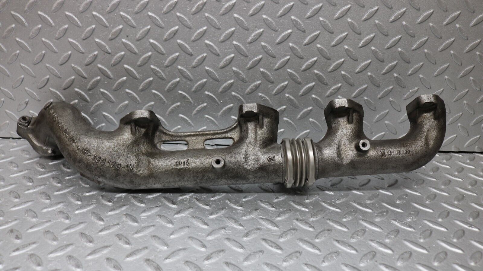 37249 Mercedes-Benz C126 420SEC Coupe Exhaust Manifold Right 1161422402 1161420602