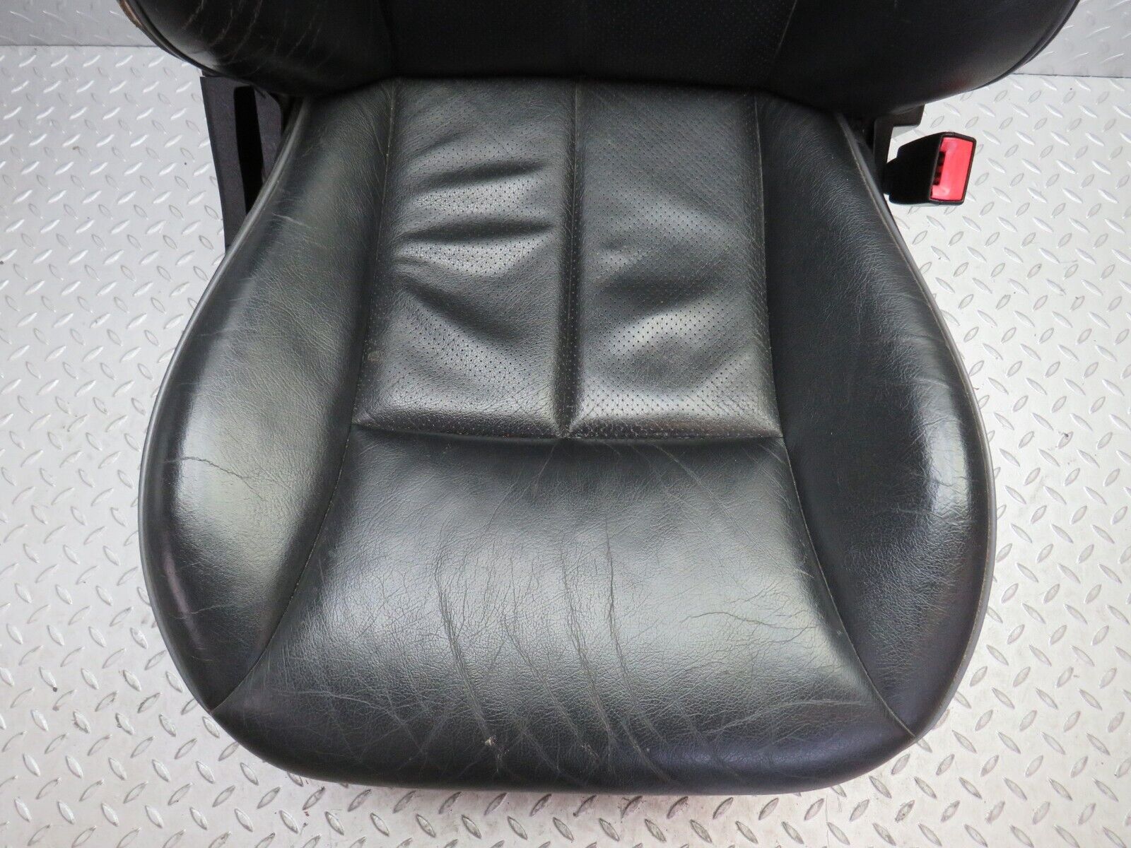 34800 Mercedes-Benz W210 320E Electric Front Right Seat Black Leather