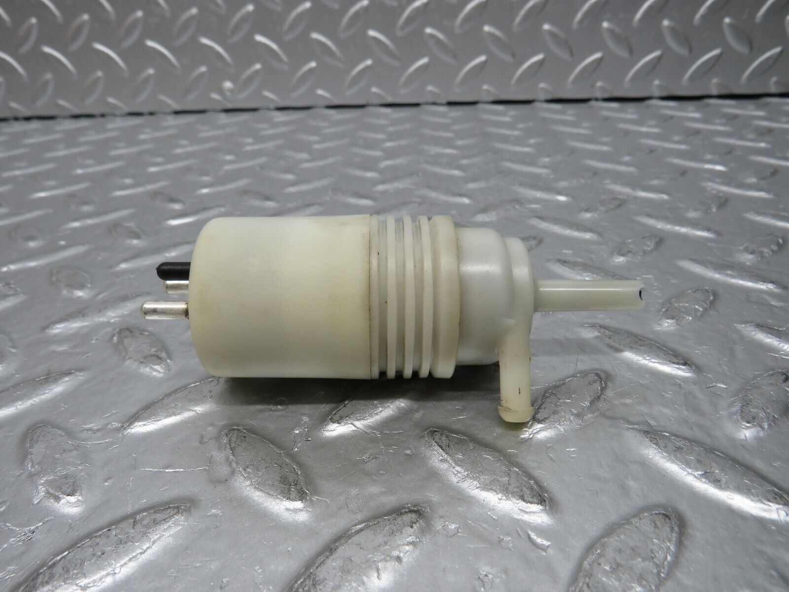 30704 Mercedes-Benz W201 190E 2.0L Windscreen Washer Pump Hella 1248690421