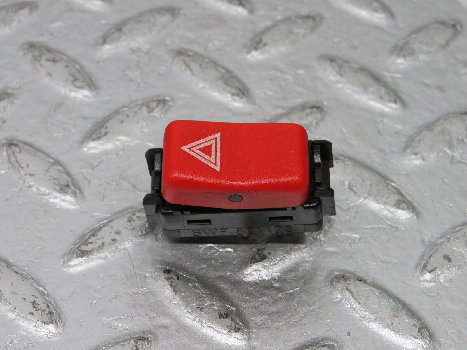 33330 Mercedes-Benz W202 C180 Hazard Warning Light Switch 1248200110