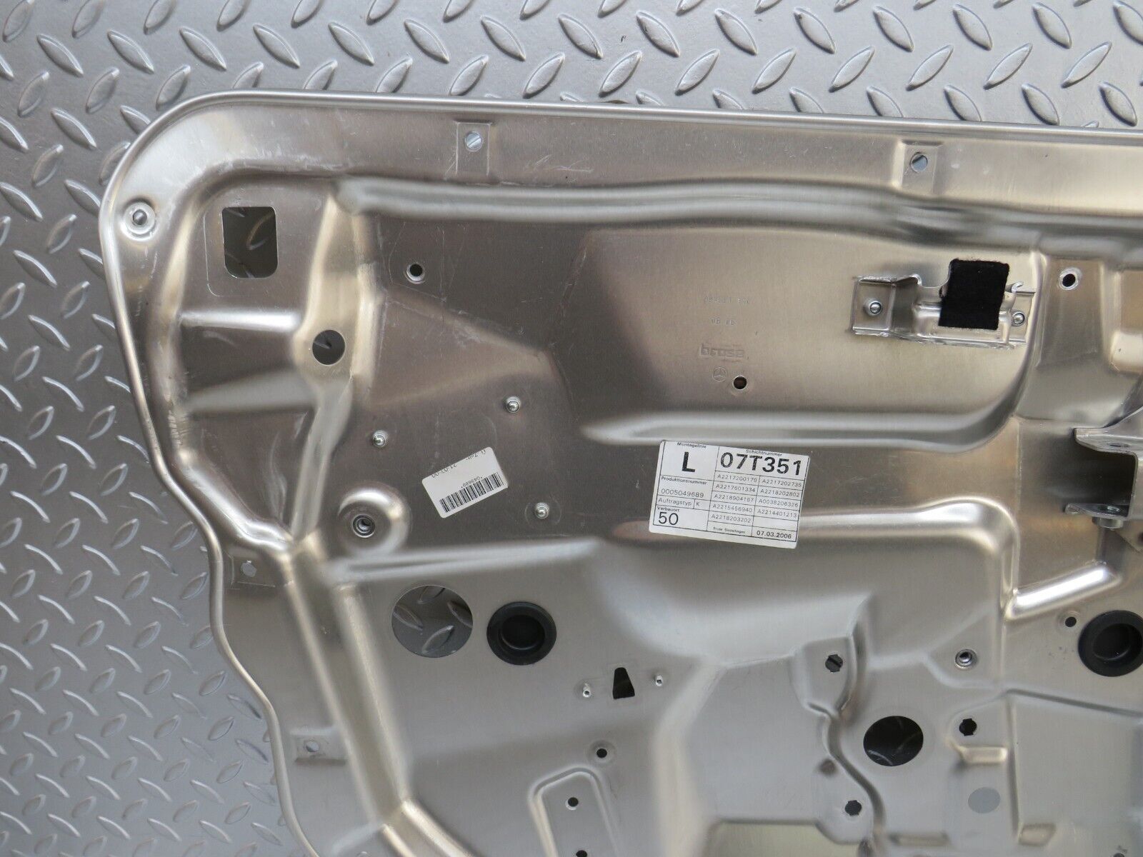 35105 Mercedes-Benz W221 Front Left Window Regulator Support Panel