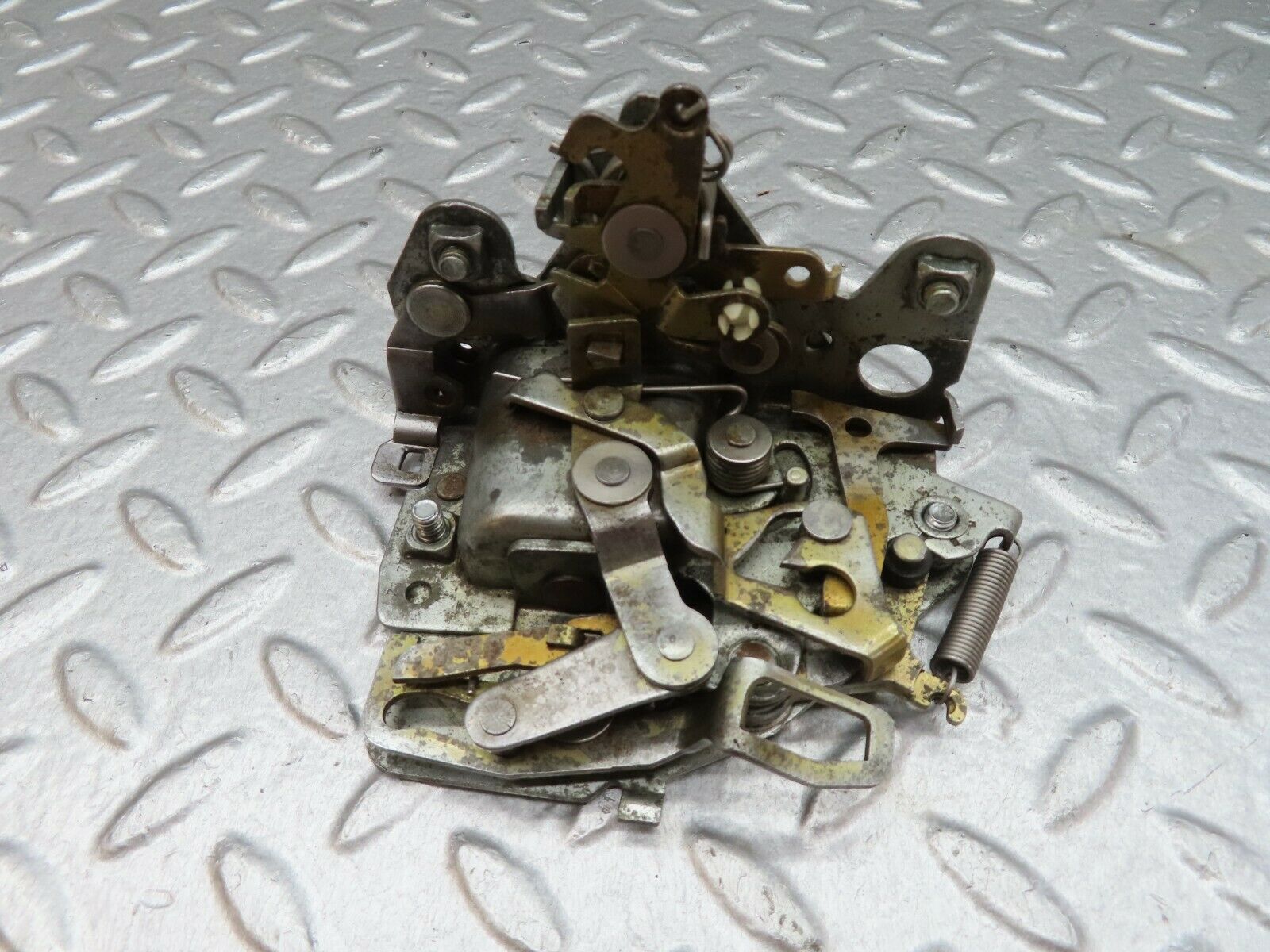 18040 Mercedes-Benz W123 200 Rear Right Door Lock Mechanism