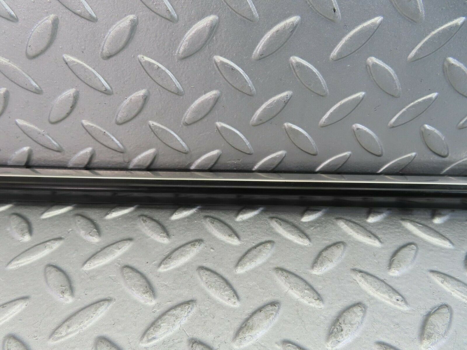 10241 Mercedes-Benz W123 Rear Right Door Centre Moulding Trim