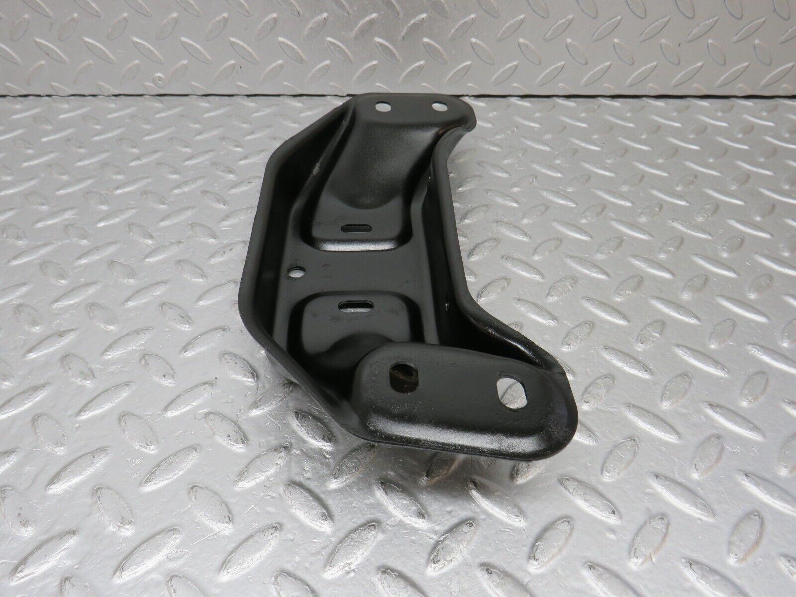 38924 Mercedes-Benz W201 190E 2.6L Gearbox Mount Bracket