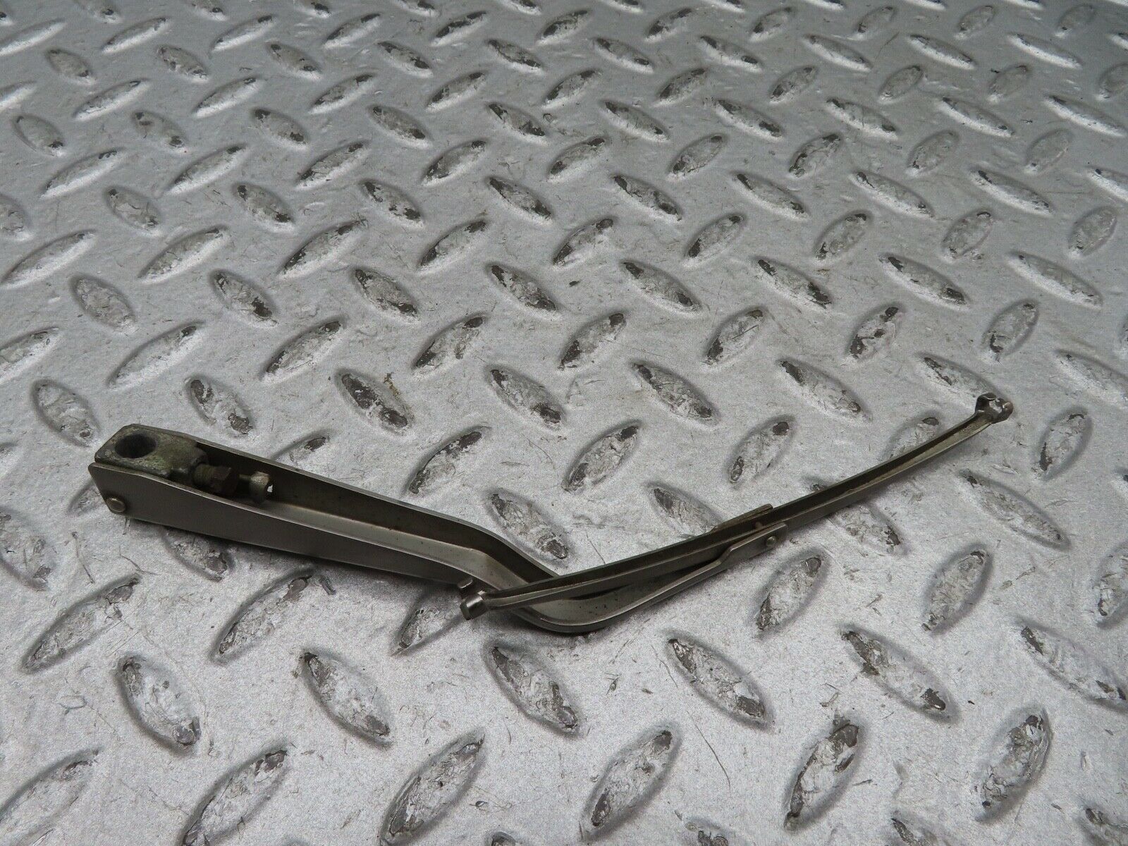 17874 Mercedes-Benz W116 450SEL Headlight Wiper Arm Left