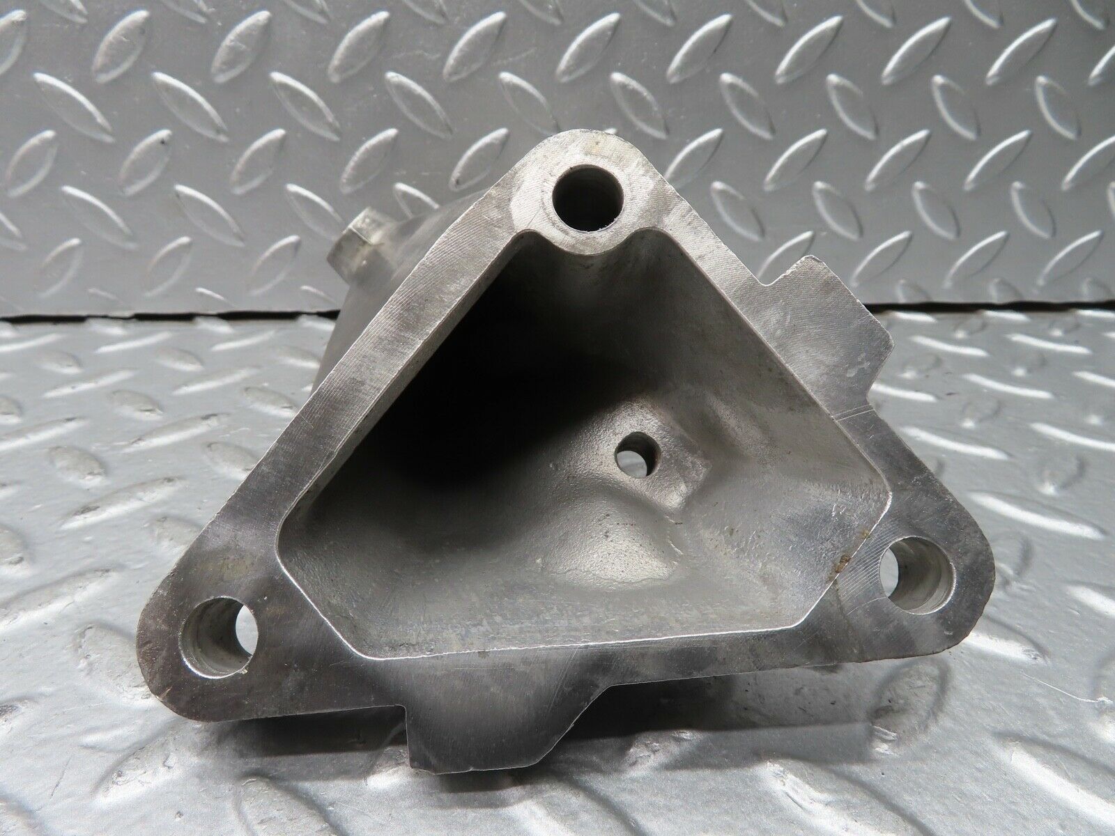 21291 Mercedes-Benz W123 230E Engine Mount Bracket Left Side 1022230504