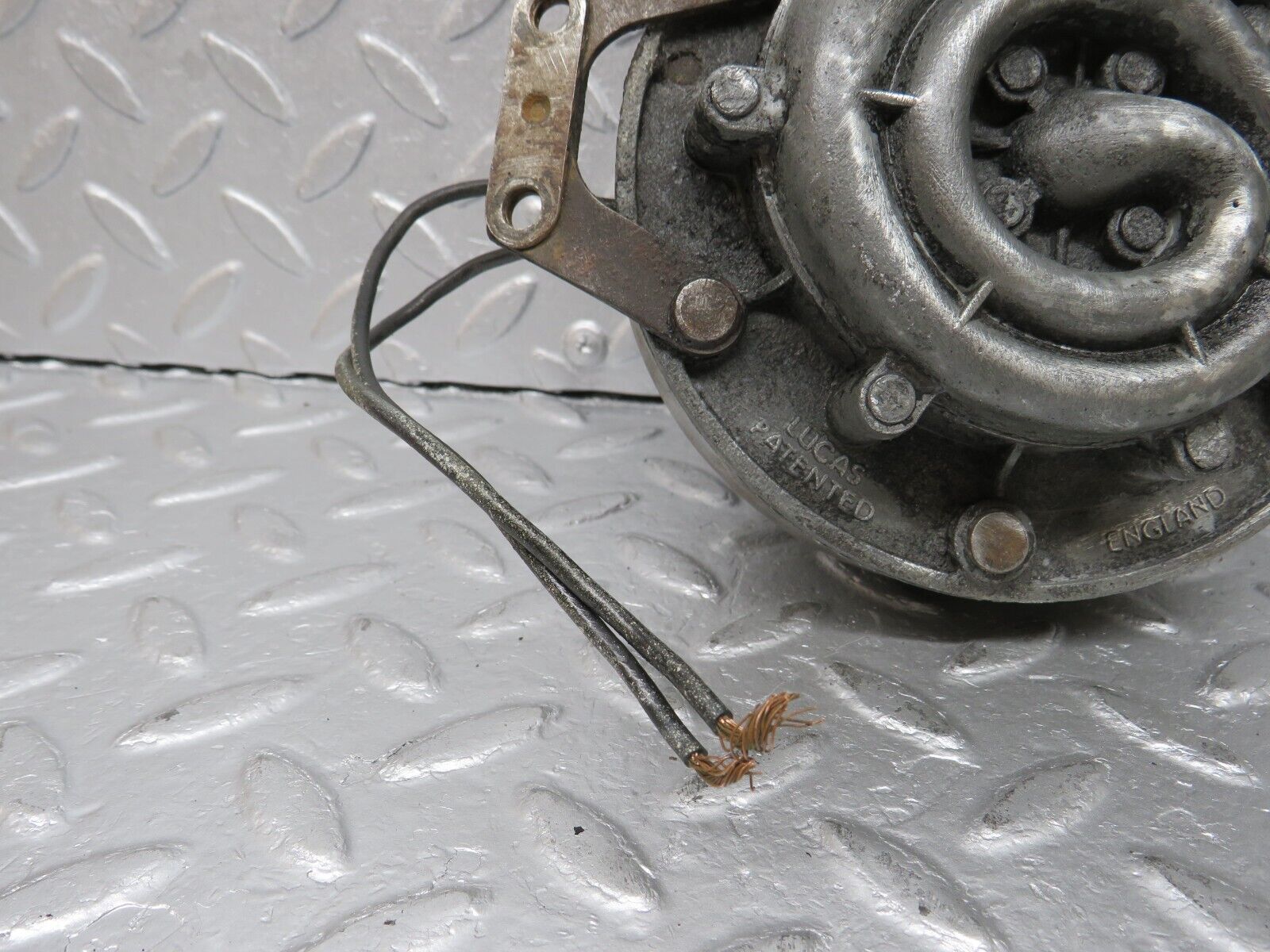 40363 Mercedes-Benz W110 230 Horn Lucas