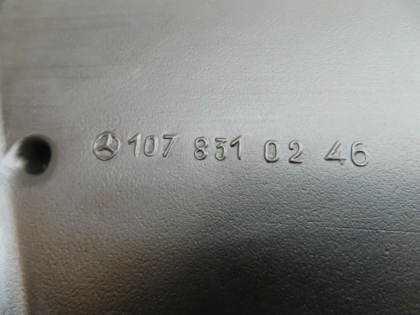 16592 Mercedes-Benz C107 380SLC Floor Ventilation Duct Right 1078310246