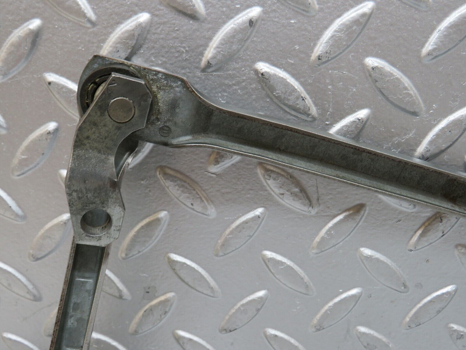 28364 Mercedes-Benz S123 240D Wagon Windscreen Wiper Linkage