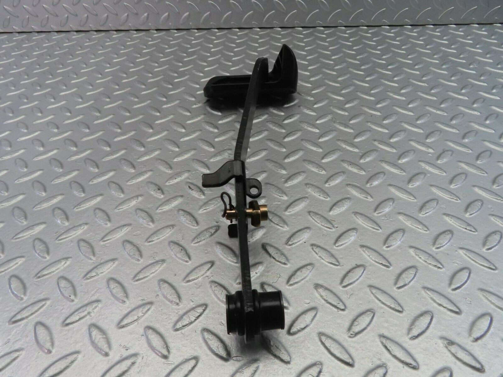 10495 Mercedes-Benz W201 190E Brake Pedal 1232910082