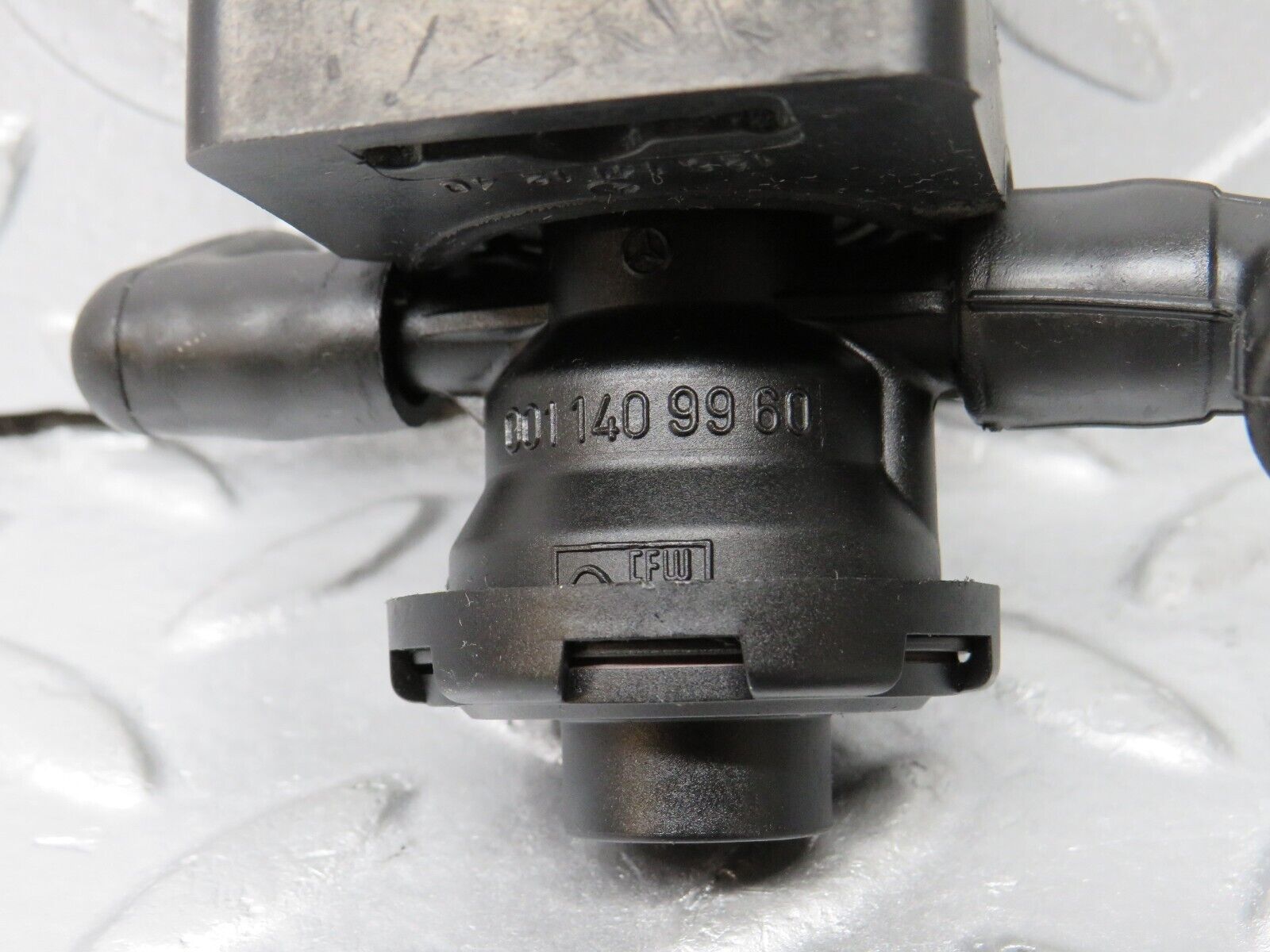 38326 Mercedes-Benz R129 280SL Coupe Fuel Regeneration Valve 0011409960 1201411240