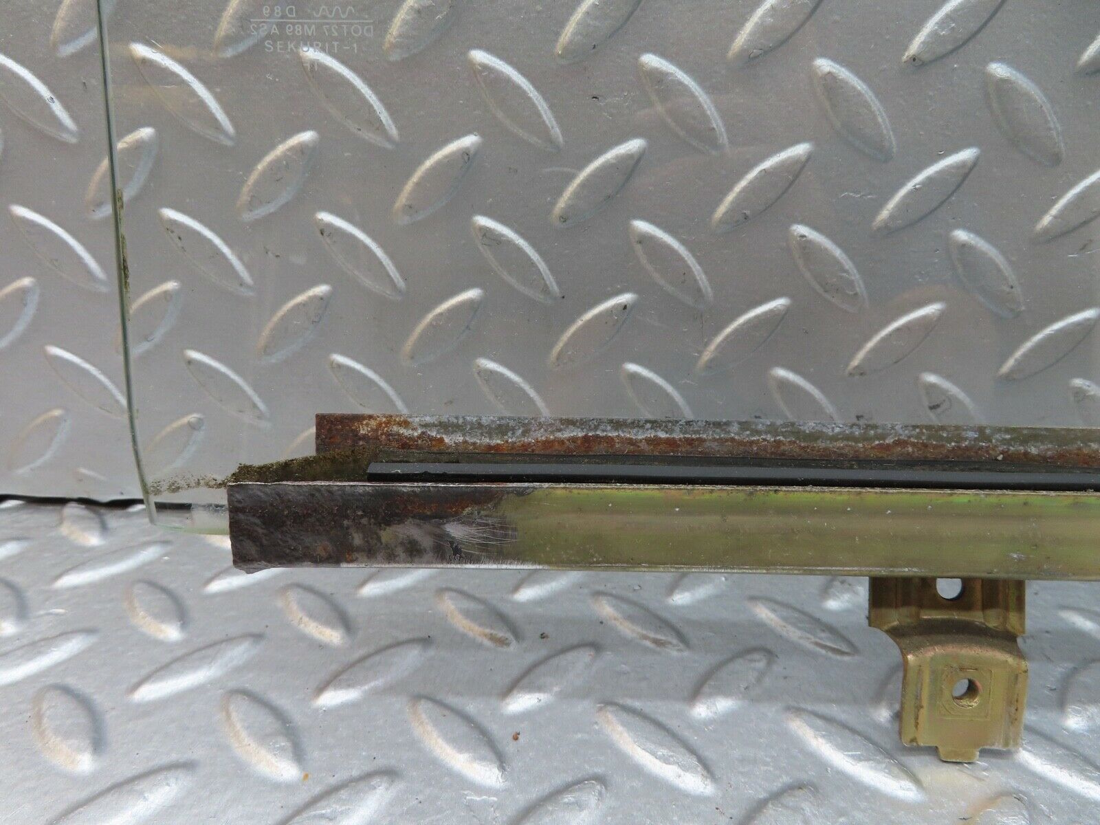 18112 Mercedes-Benz W123 200 Rear Left Window Glass