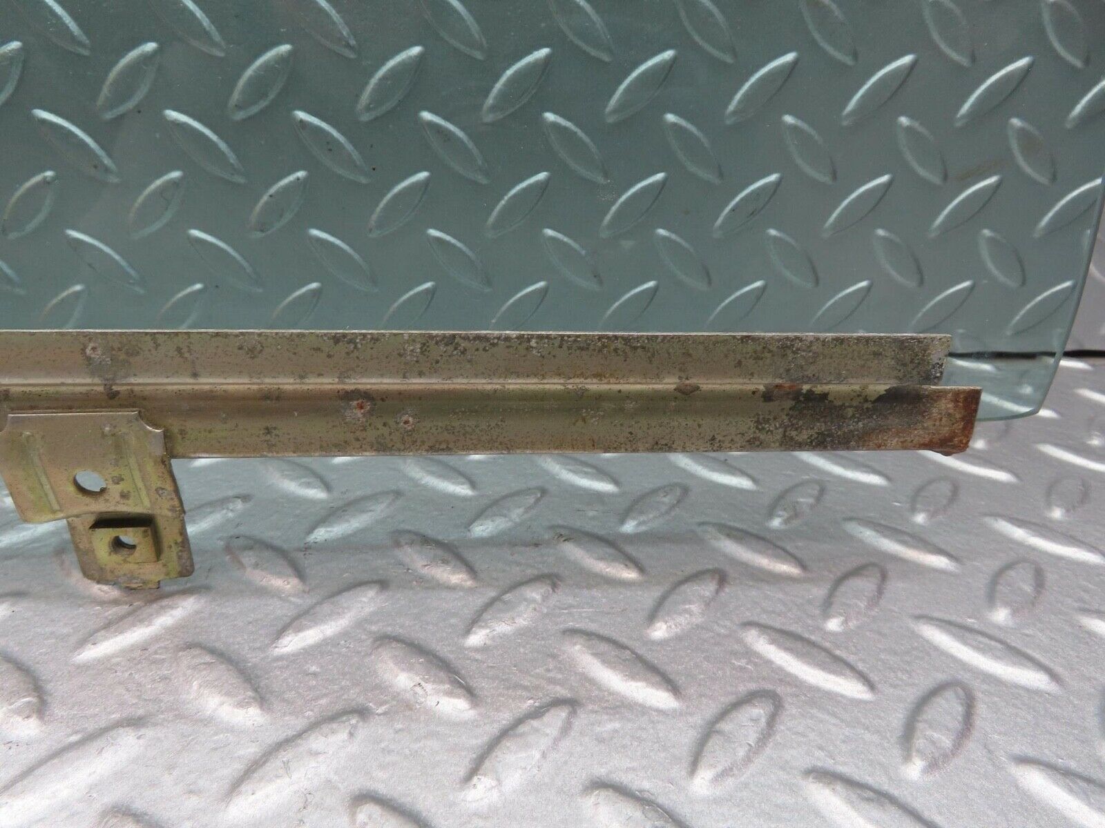 12911 Mercedes-Benz W123 200 Rear Right Door Window Glass