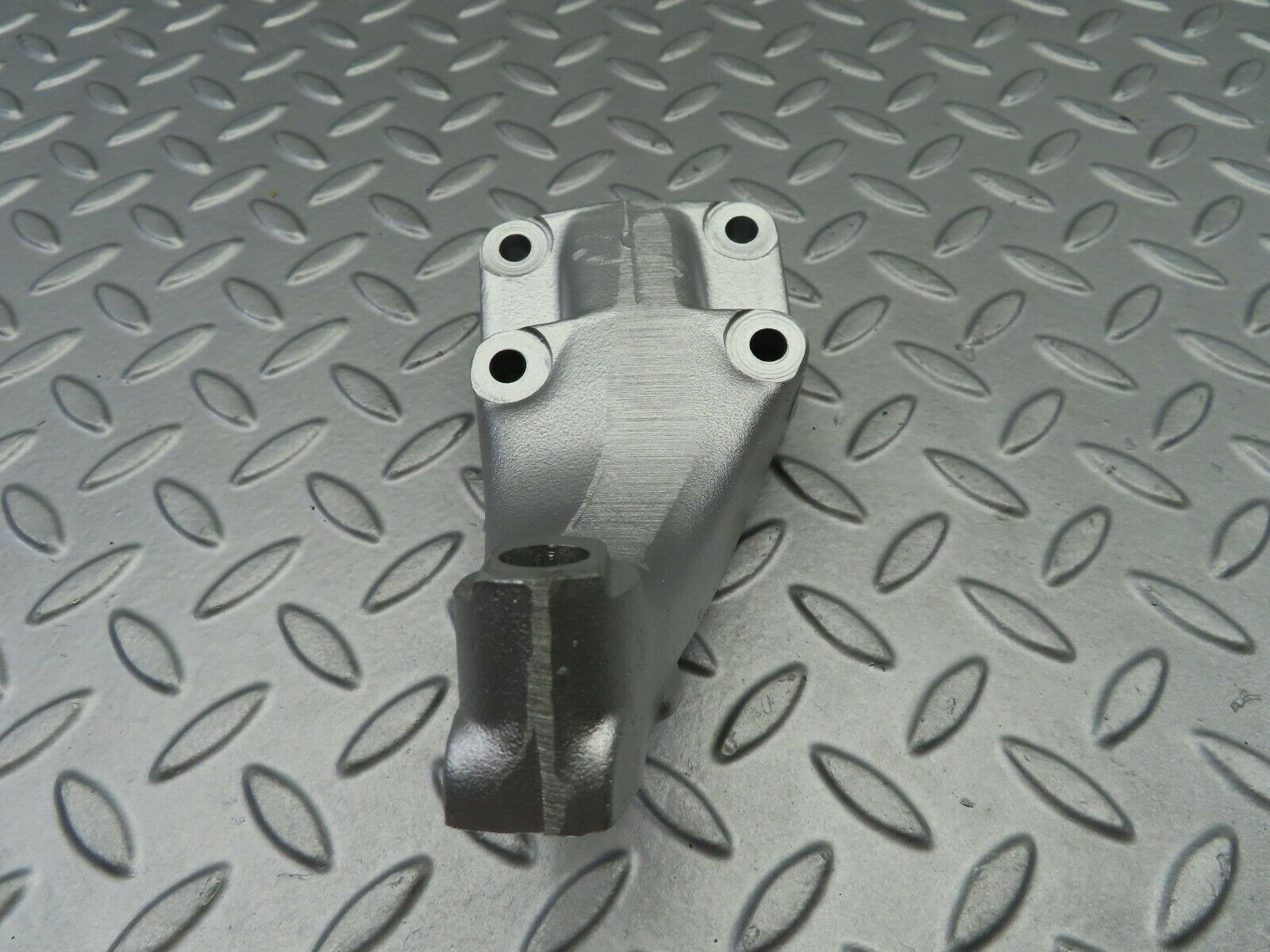 7064 Mercedes-Benz C107 350SLC Coupe Engine Mount Bracket Right Side 1162232304