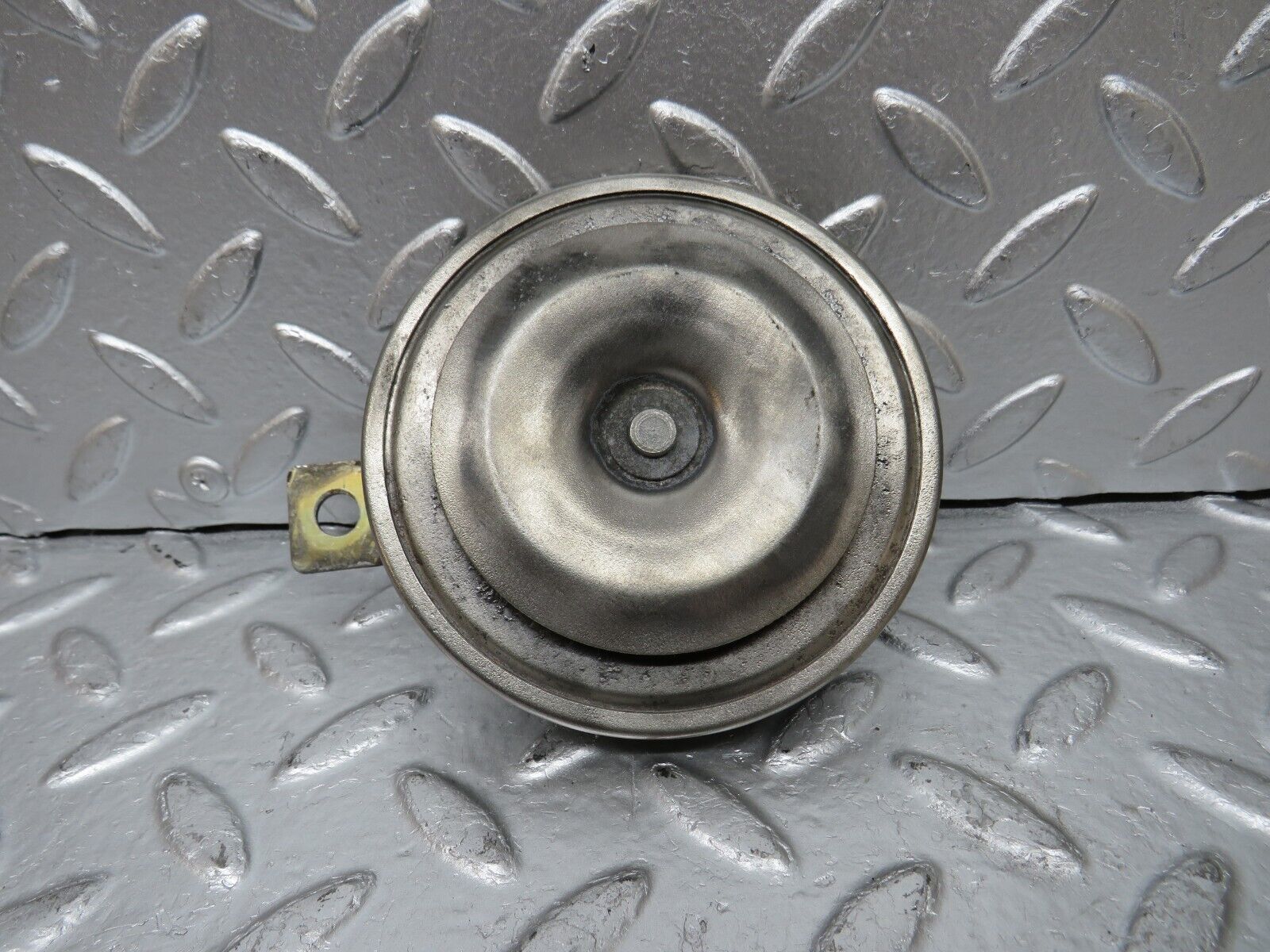 30617 Mercedes-Benz W201 190E 2.0L Horn Hella 002952