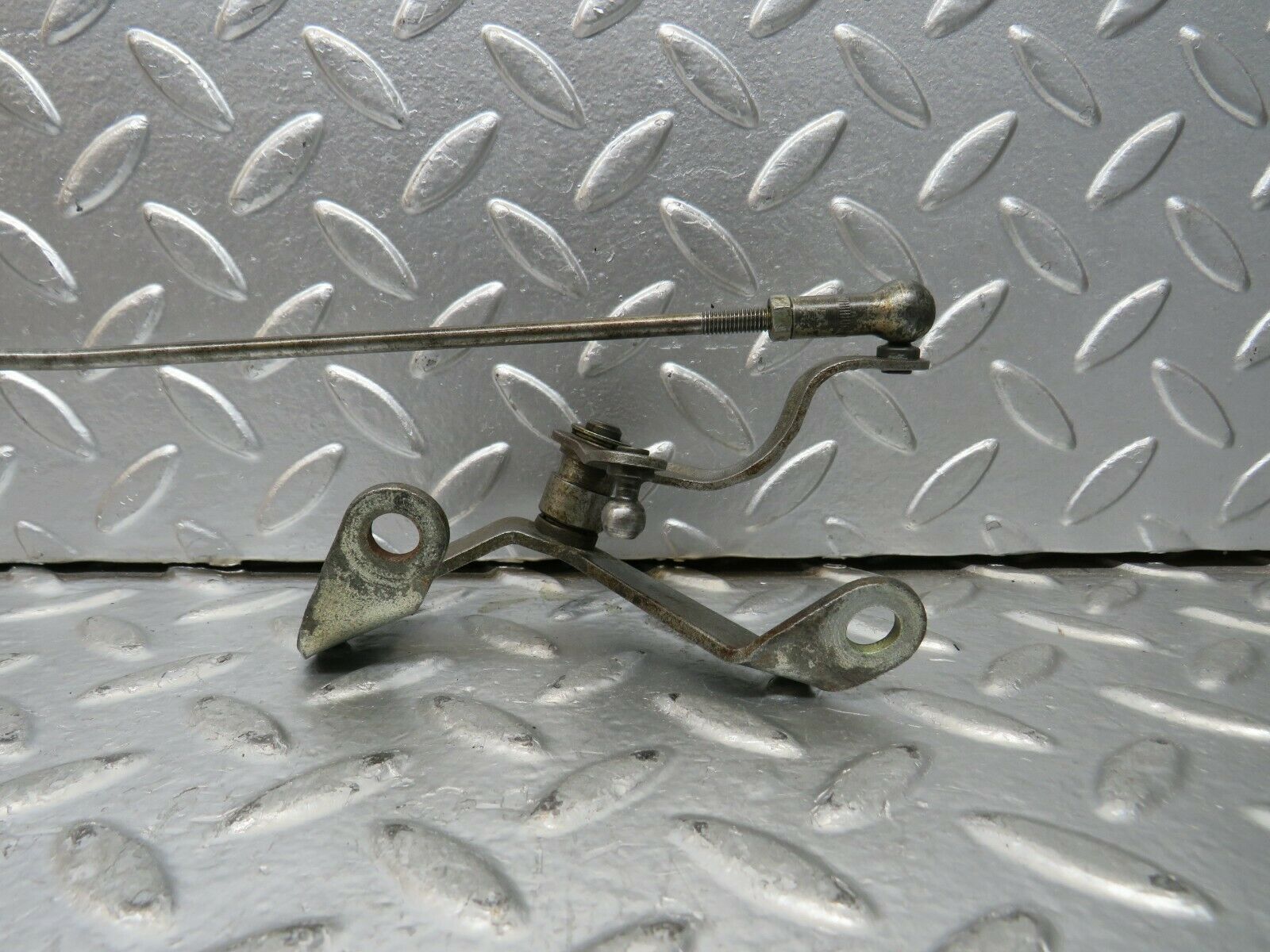 23402 Mercedes-Benz W116 350SE Throttle Linkage