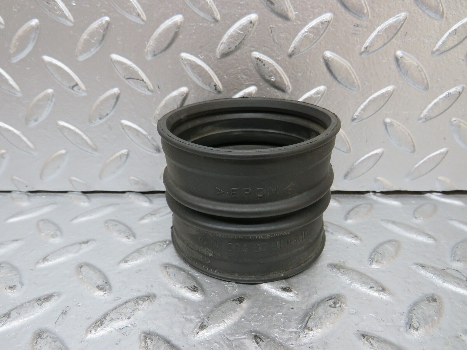 26417 Mercedes-Benz C124 220CE Coupe Air Intake Pipe 1110940291