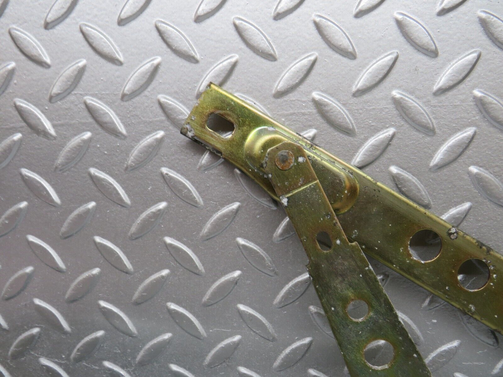 36862 Mercedes-Benz C126 420SEC Right Door Power Window Regulator 1267202646 1267250411