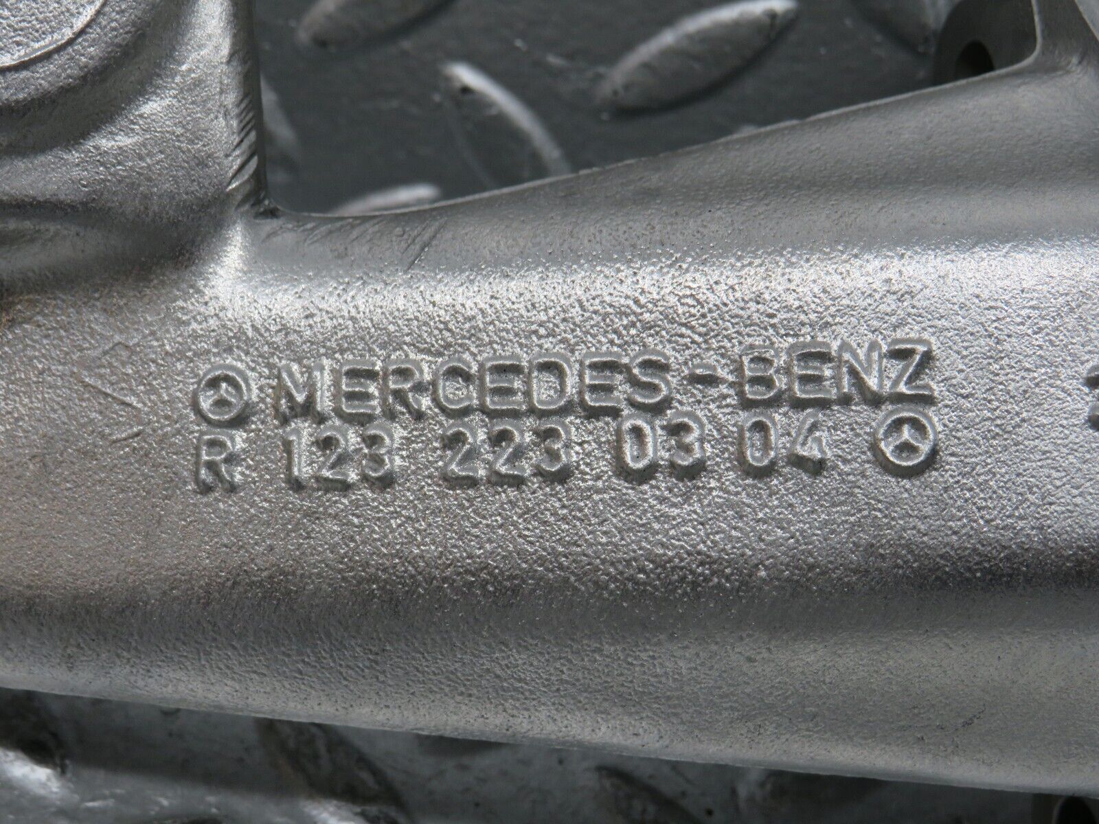 27996 Mercedes-Benz W123 280E Engine Mount Bracket Right Side 1232230304