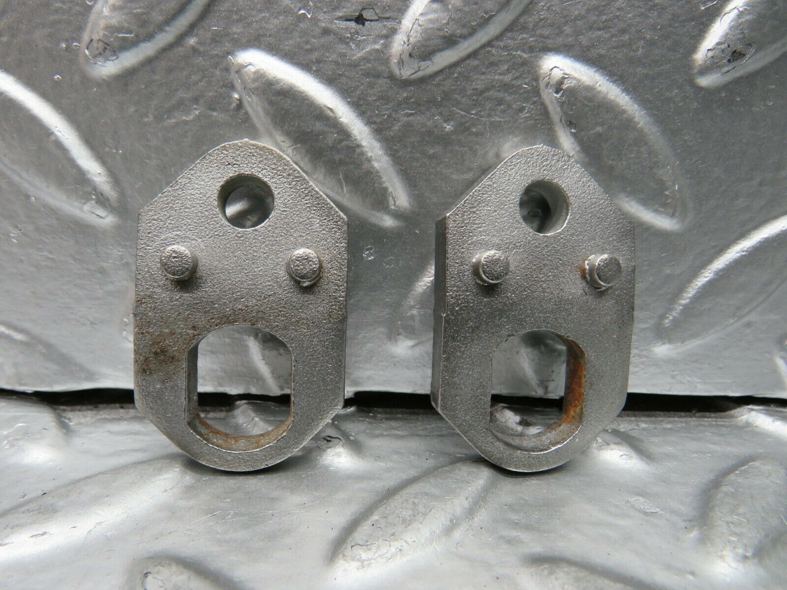 23173 Mercedes-Benz C107 450SLC Coupe Fuel Injector Bracket Pair