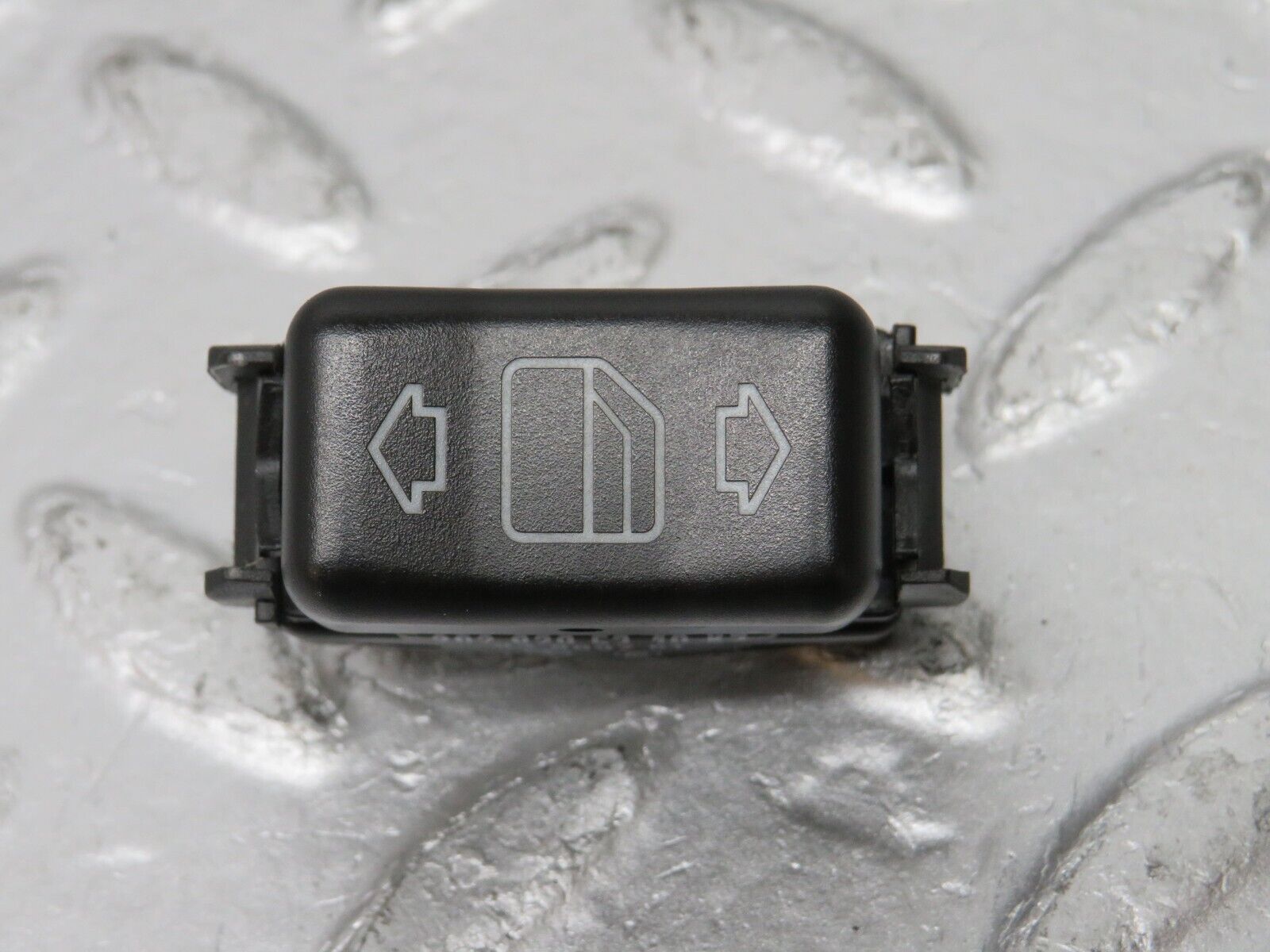 33329 Mercedes-Benz W202 C180 Electric Window Switch Left 2028205310