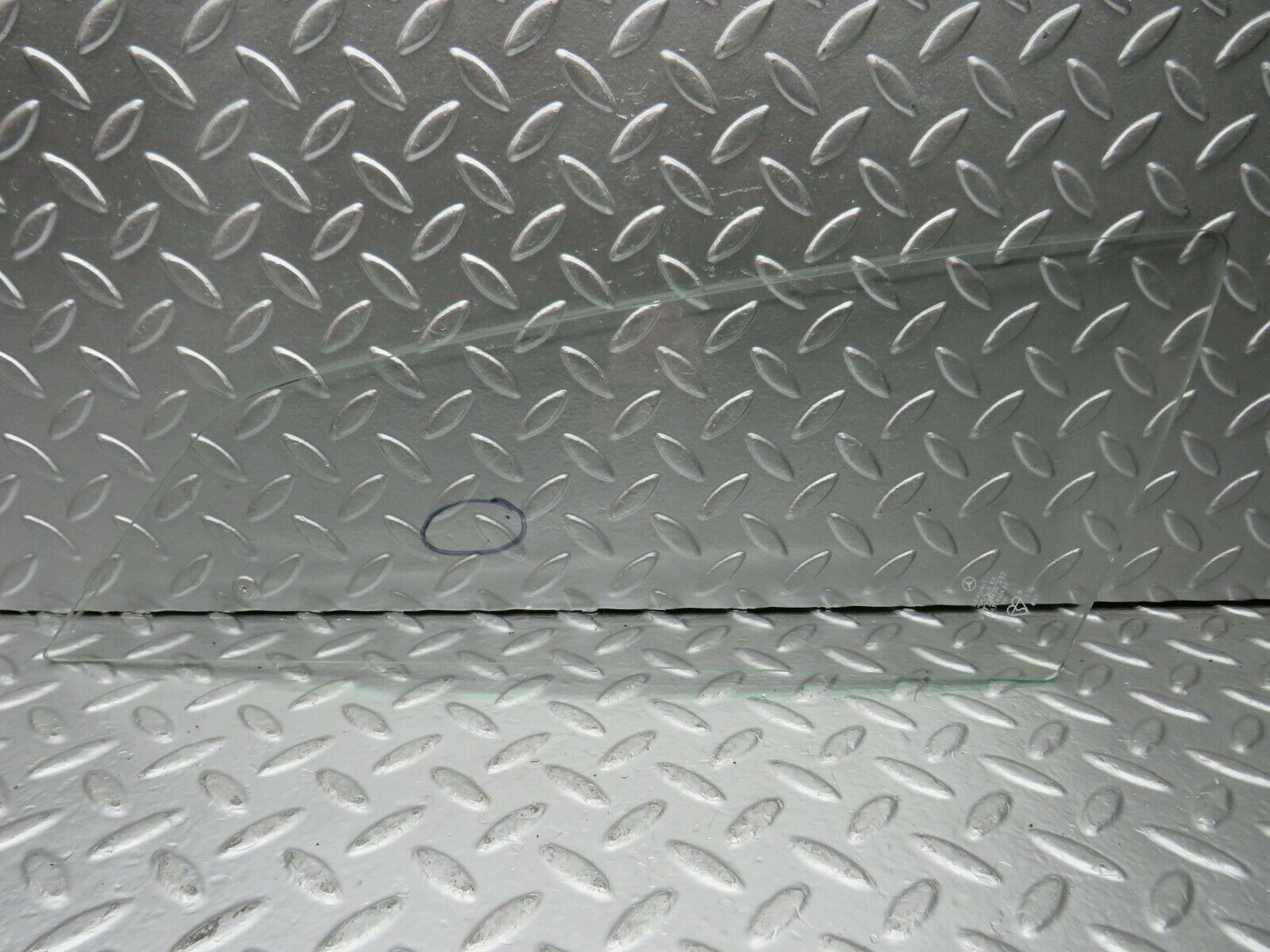 22667 Mercedes-Benz C107 450SLC Coupe Rear Left Quarter Window Glass