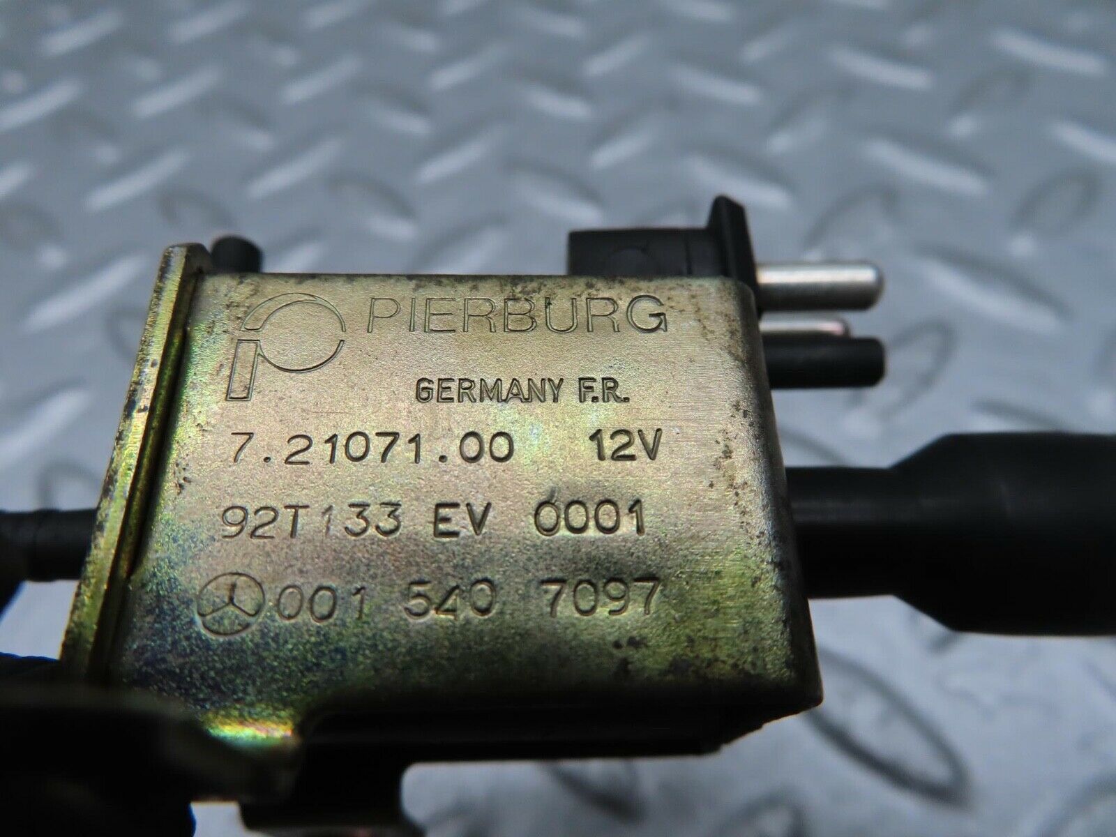 11997 Mercedes-Benz R129 300SL Coupe Vacuum Control Valve Pierburg 0015407097