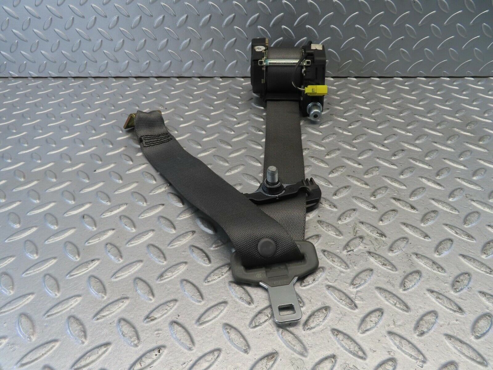 11213 Mercedes-Benz W221 S320 Rear Right Seat Belt 2218600485