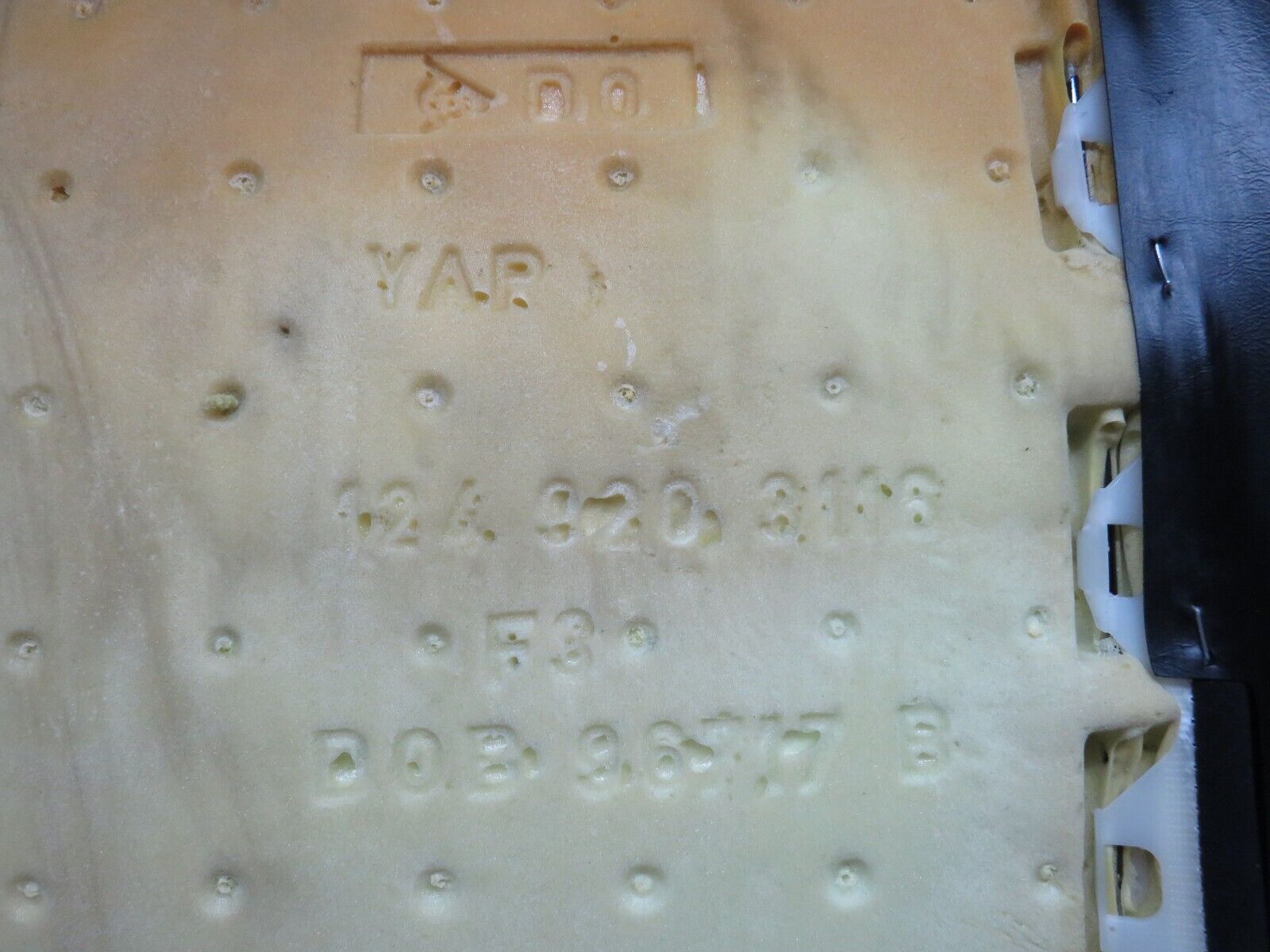 37878 Mercedes-Benz A124 320E Cabriolet Rear Seat Leather Black 1249203116