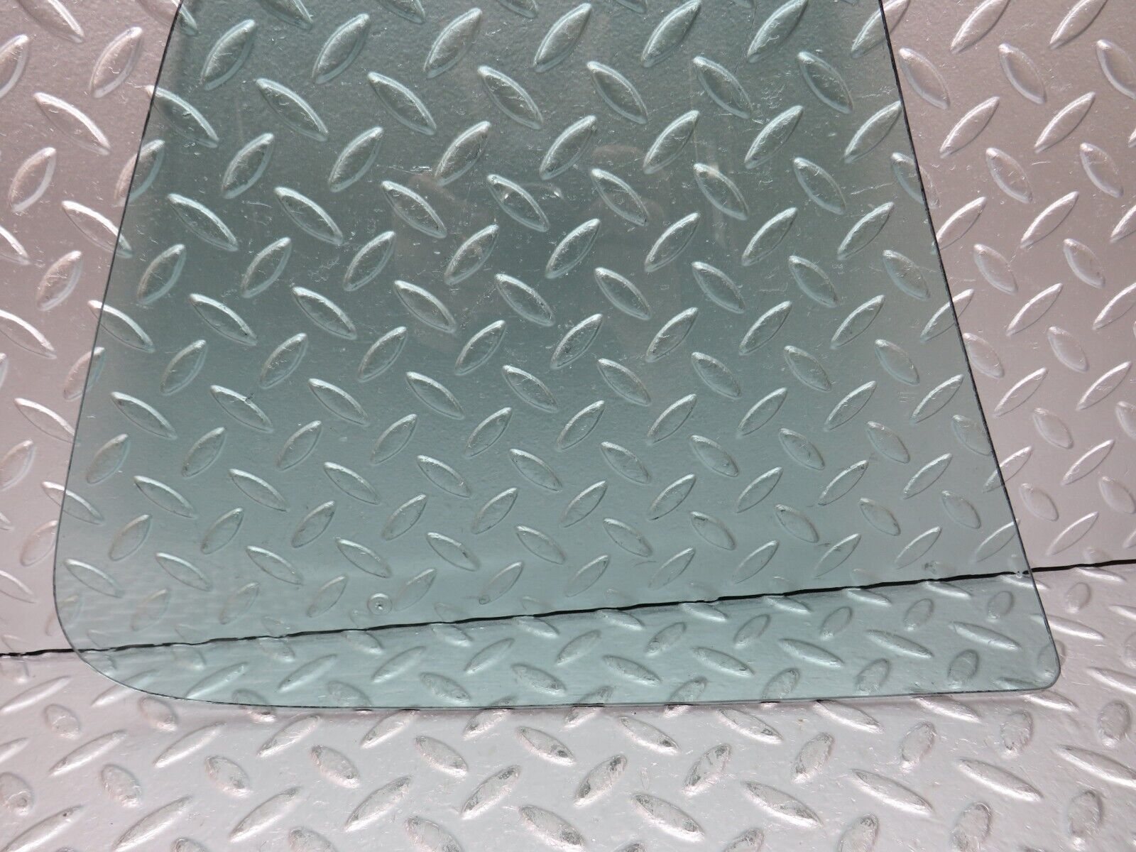 30082 Porsche 924 Rear Left Window Glass