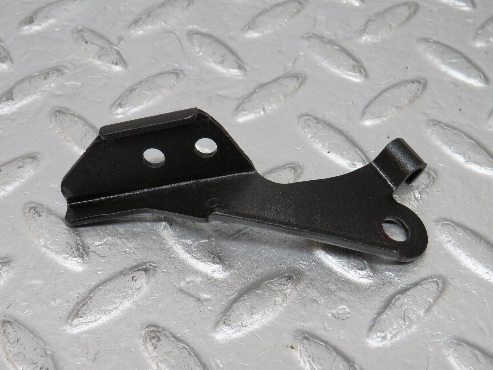 34589 Mercedes-Benz C126 380SEC Coupe Starter Motor Wire Bracket