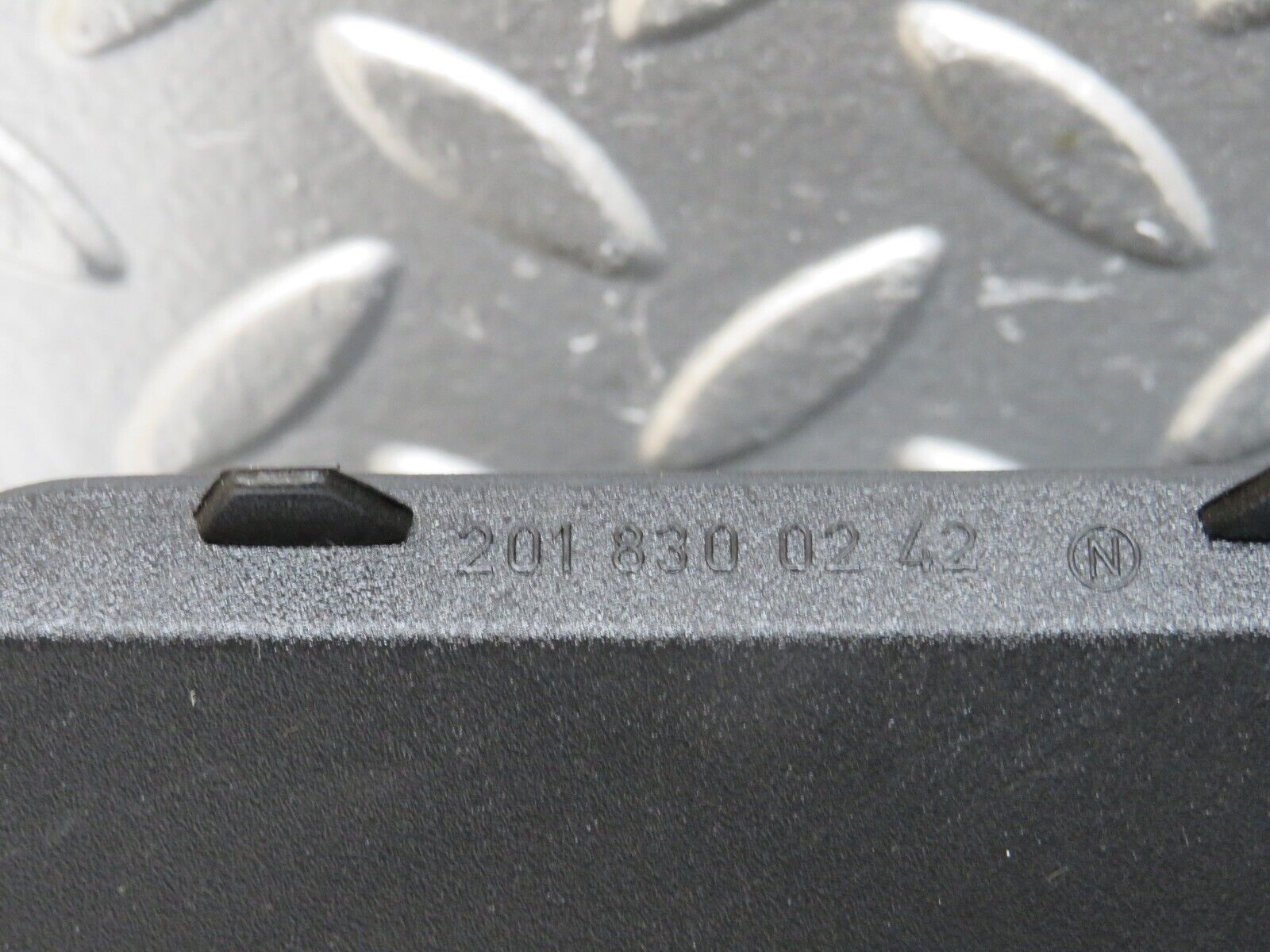 25244 Mercedes-Benz W201 190D Trunk Breather Ventilation Valve 2018300242