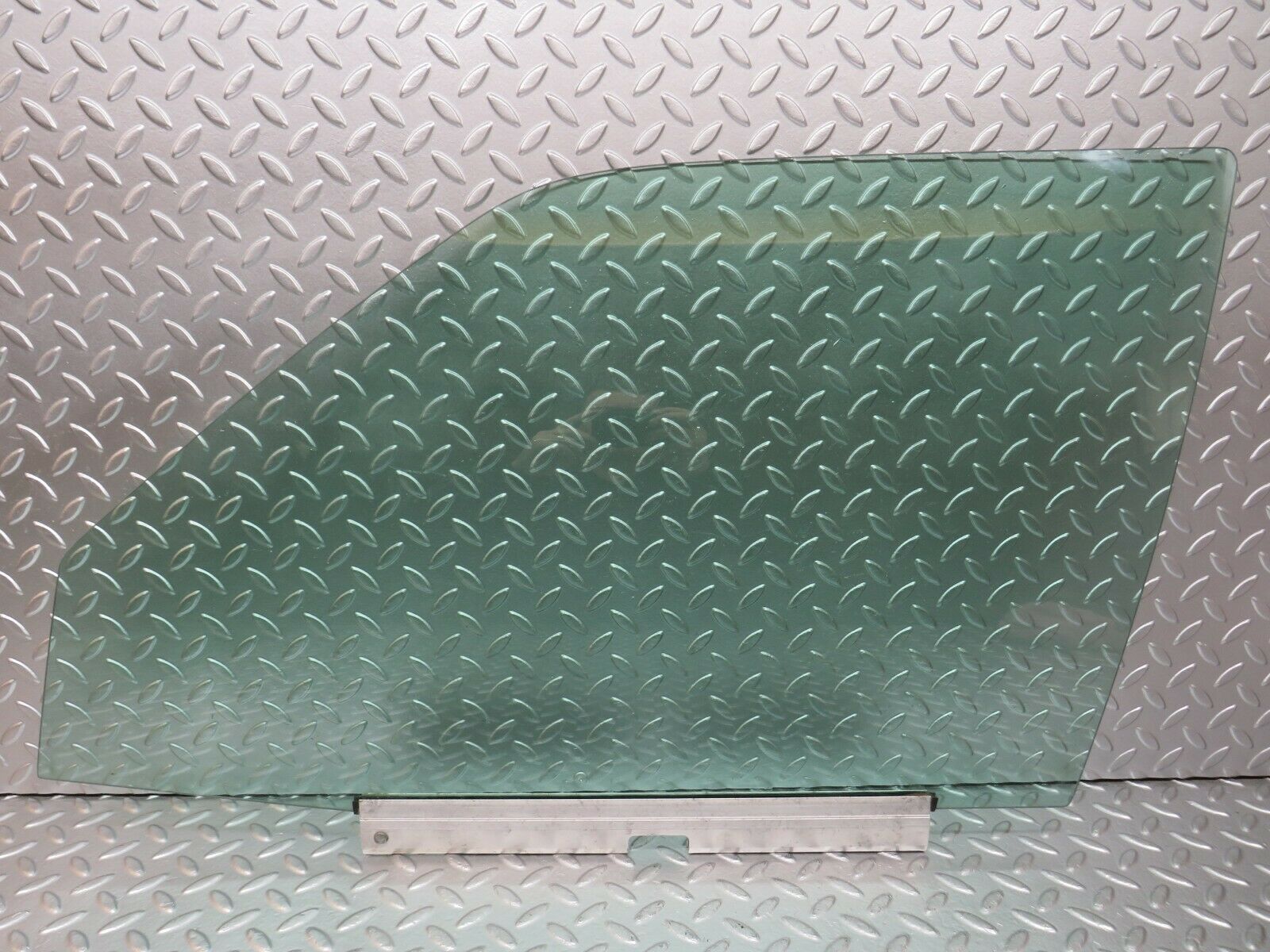 24436 Mercedes-Benz S124 220TE Wagon Front Left Door Window Glass