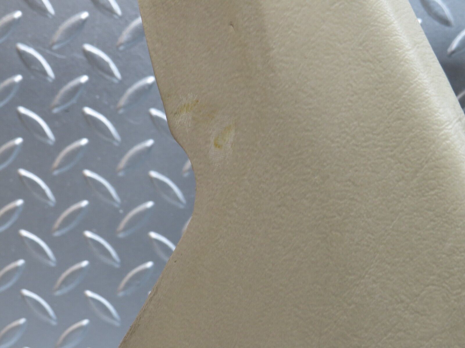 27619 Mercedes-Benz S124 300TE Wagon Centre Console Beige