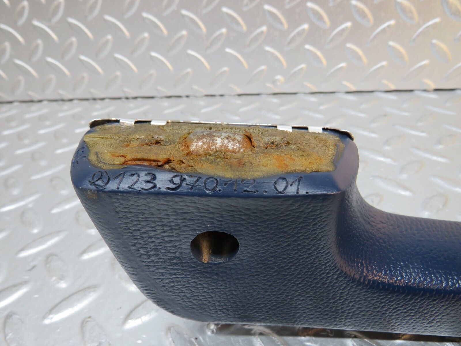 30992 Mercedes-Benz W123 200D Interior Door Handle Right 1239701201