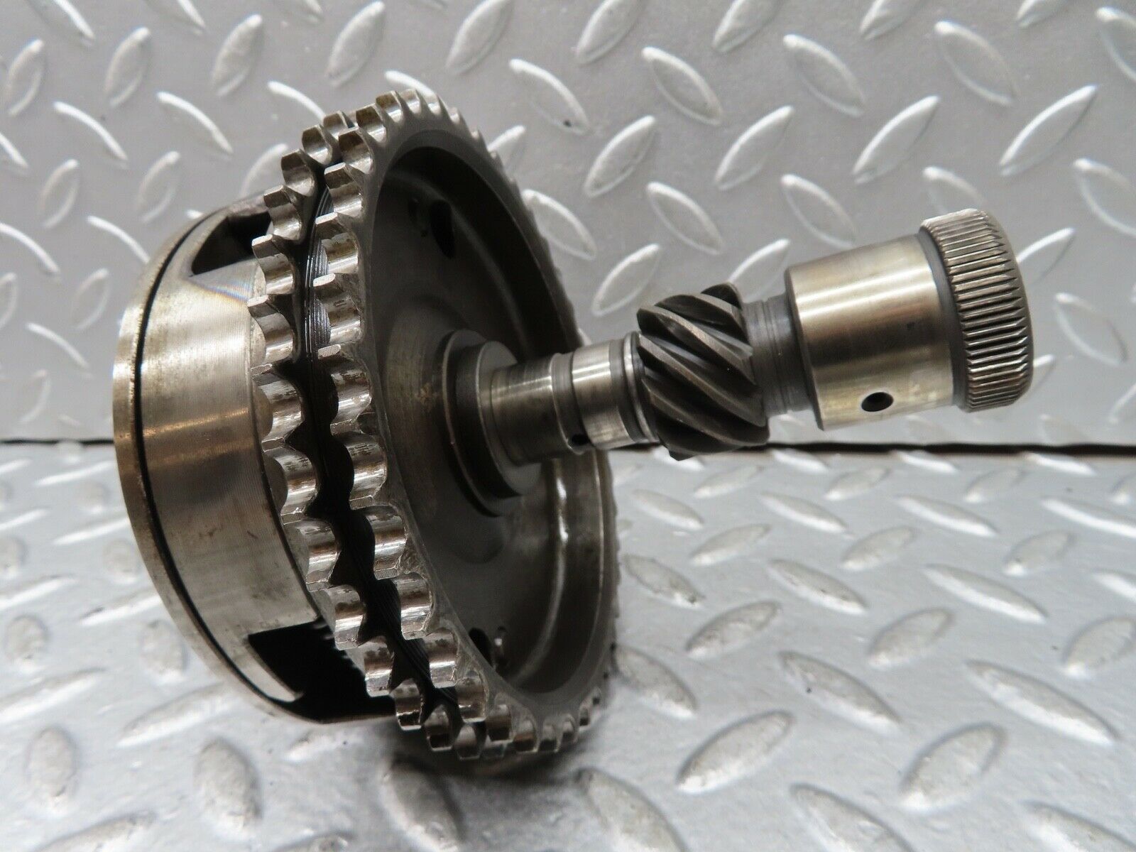 19107 Mercedes-Benz W123 300D Injection Pump Intermediate Timing Gear Shaft