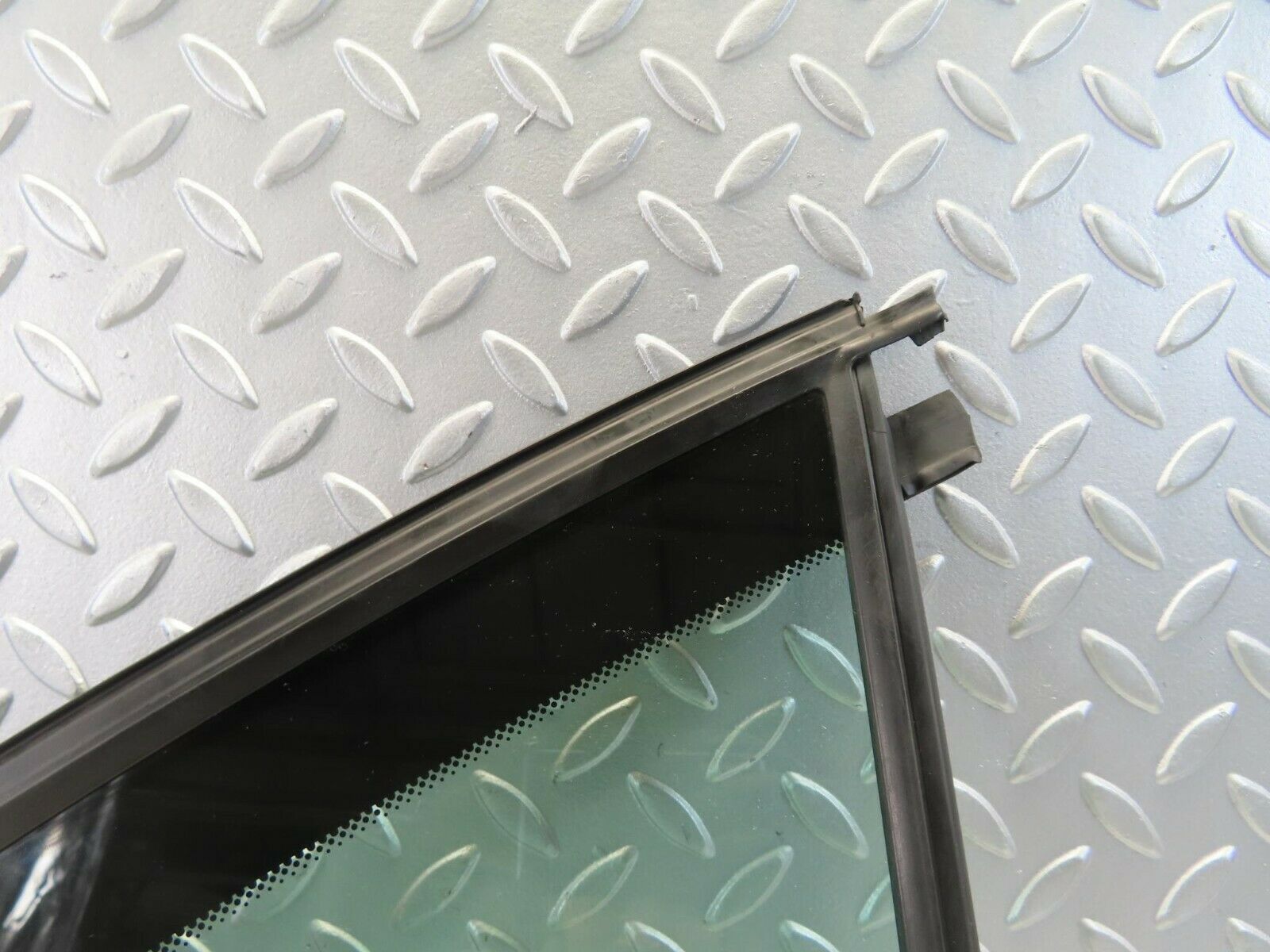 11196 Mercedes-Benz W221 S320 Rear Right Quarter Window Glass