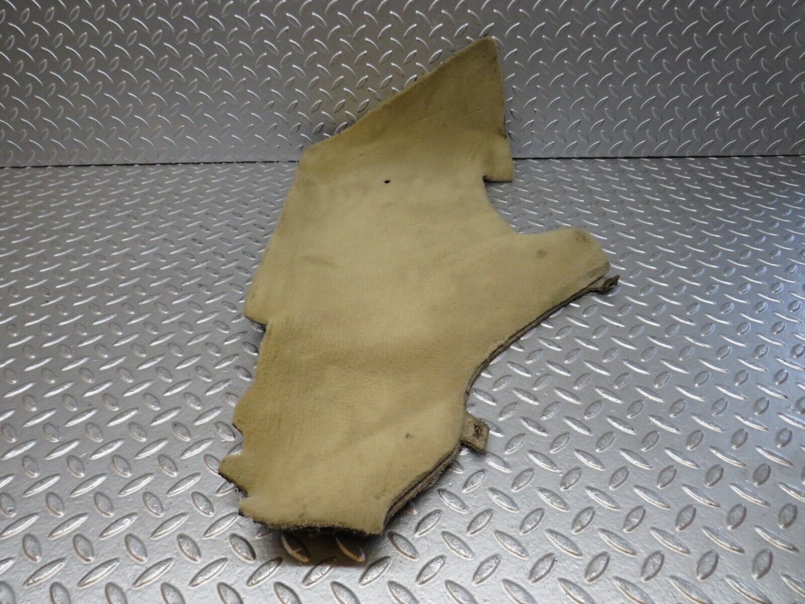 28927 Mercedes-Benz C124 320CE Coupe Centre Console Carpet Left Side Beige