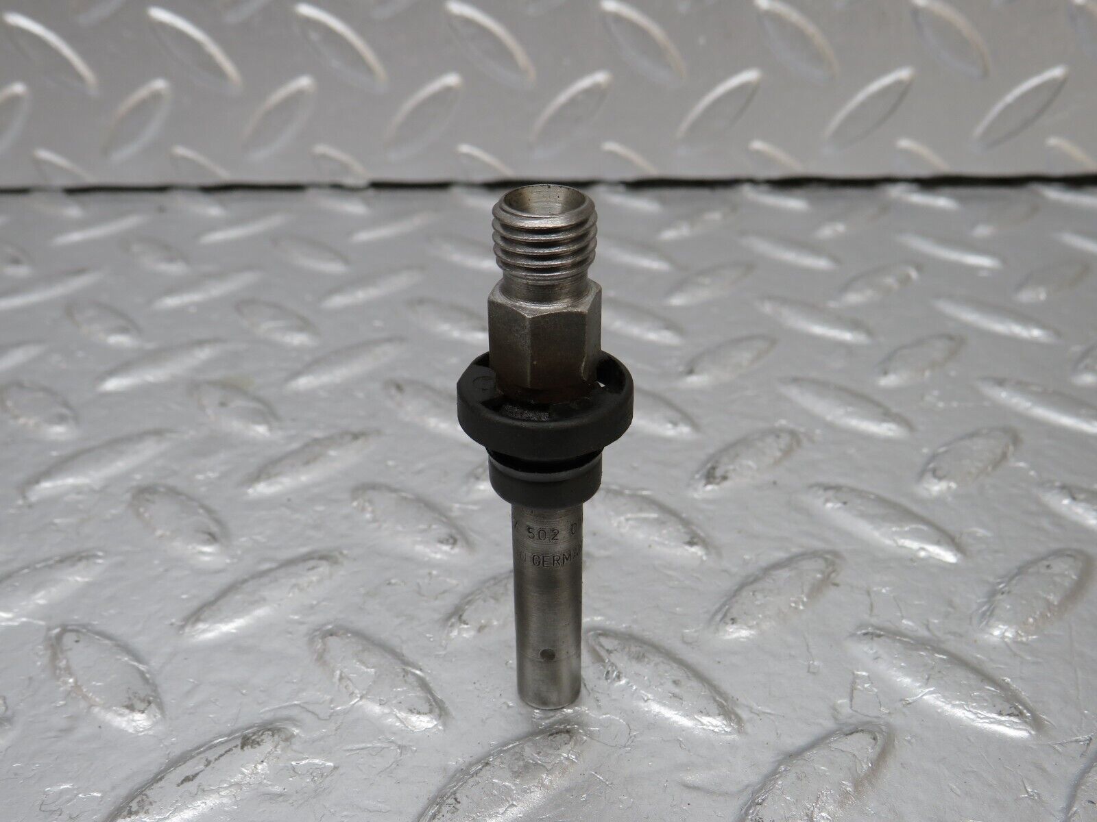 34129 Mercedes-Benz W124 260E Fuel Injector Bosch 0437502010