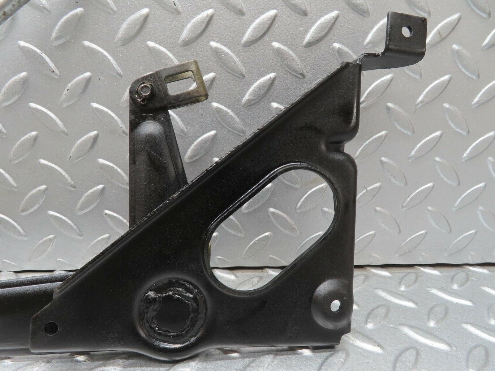 13546 Mercedes-Benz W123 200 Handbrake Regulator